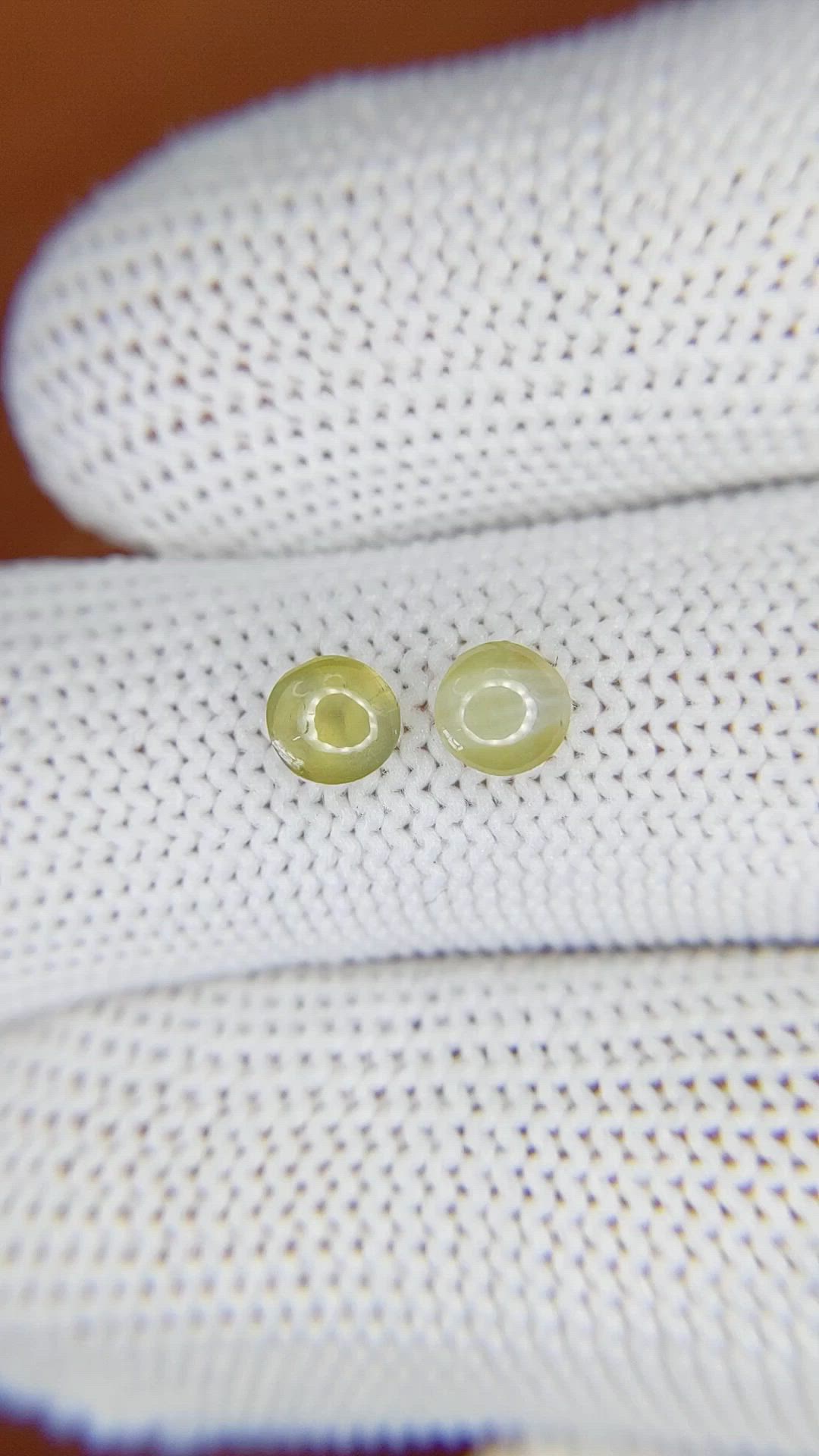 1.06&nbsp;Ct.Tw.Total Carat Weight Cabochon Chrysoberyl Pair from Ceylon (Sri Lanka) Size Video