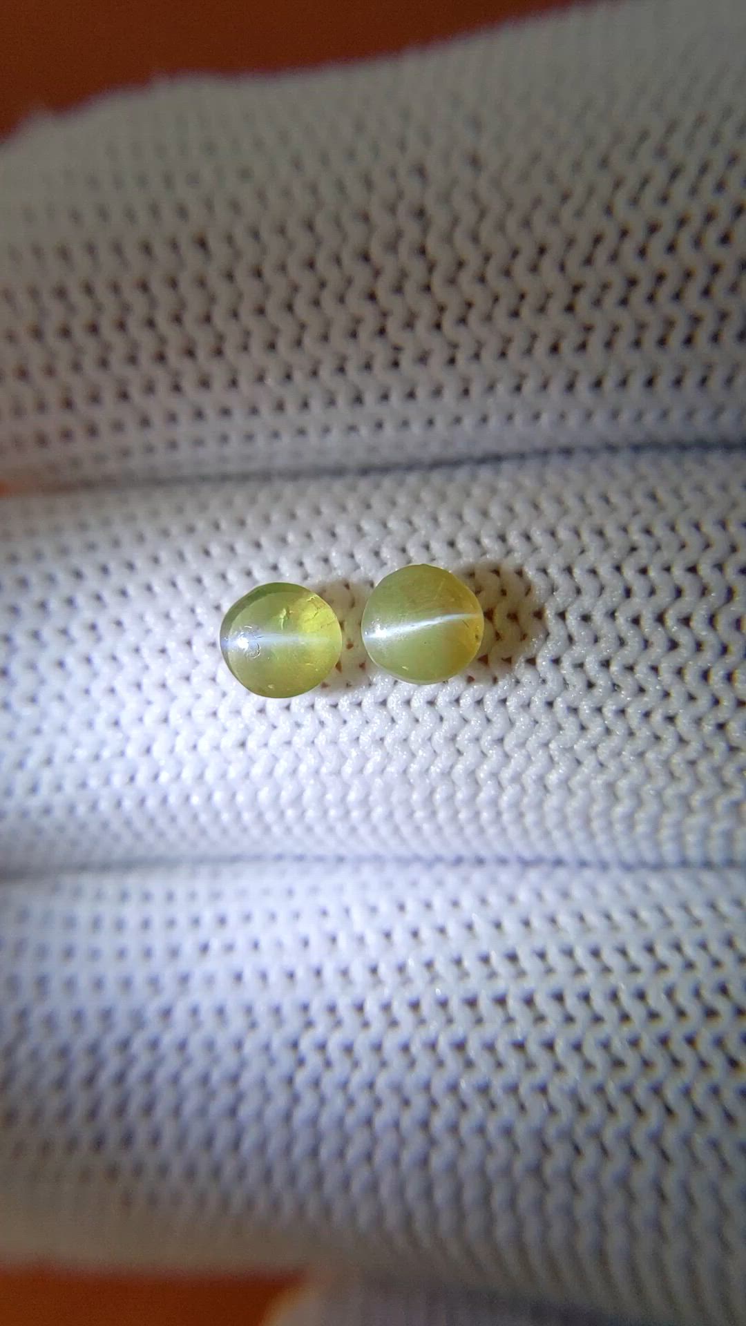 1.06&nbsp;Ct.Tw.Total Carat Weight Cabochon Chrysoberyl Pair from Ceylon (Sri Lanka) Size Video