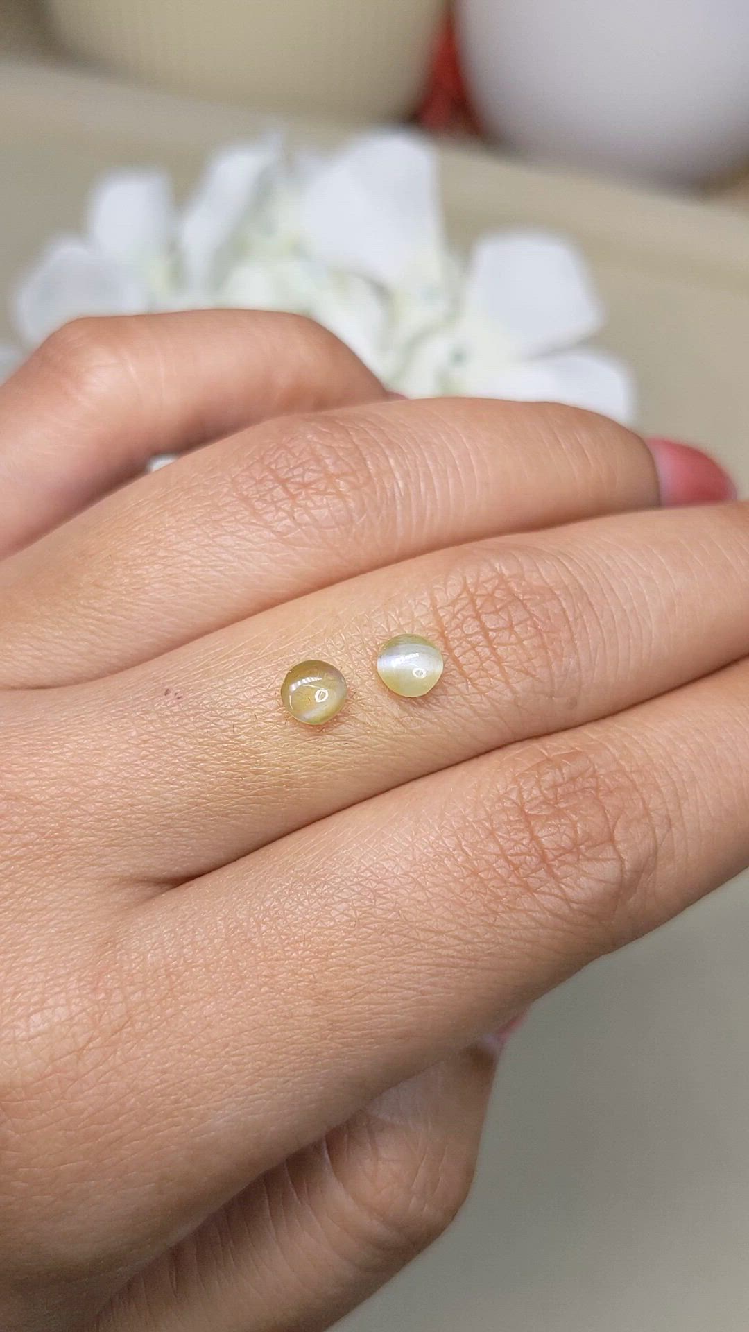 1.06&nbsp;Ct.Tw.Total Carat Weight Cabochon Chrysoberyl Pair from Ceylon (Sri Lanka) Size Video