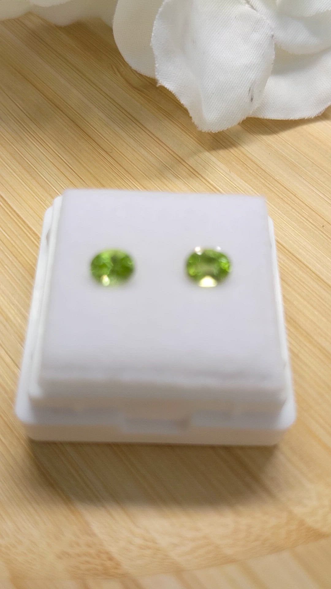 0.72&nbsp;Ct.Tw.Total Carat Weight Peridot Pair from Ceylon (Sri Lanka) Size Video