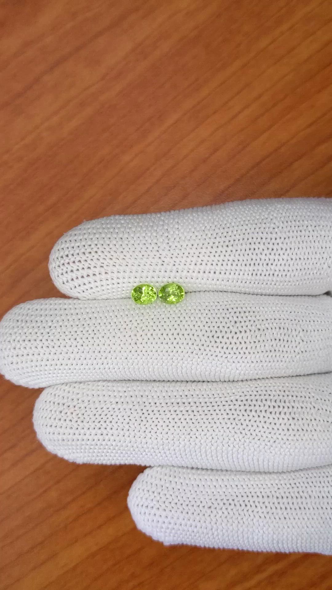 0.72&nbsp;Ct.Tw.Total Carat Weight Peridot Pair from Ceylon (Sri Lanka) Size Video