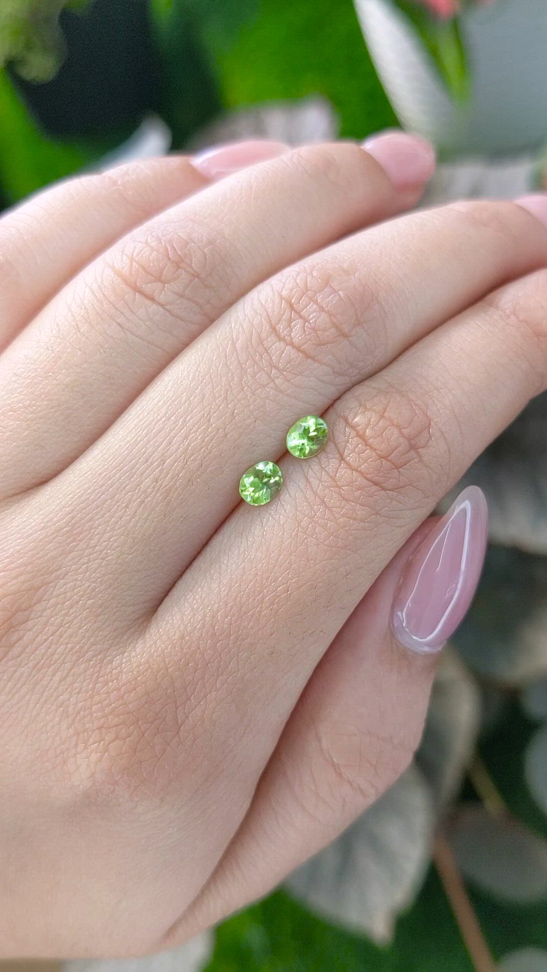 0.72&nbsp;Ct.Tw.Total Carat Weight Peridot Pair from Ceylon (Sri Lanka) Size Video