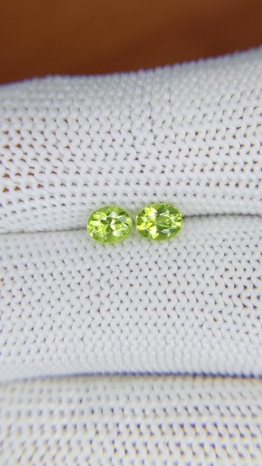 0.72&nbsp;Ct.Tw.Total Carat Weight Peridot Pair from Ceylon (Sri Lanka) Size Video
