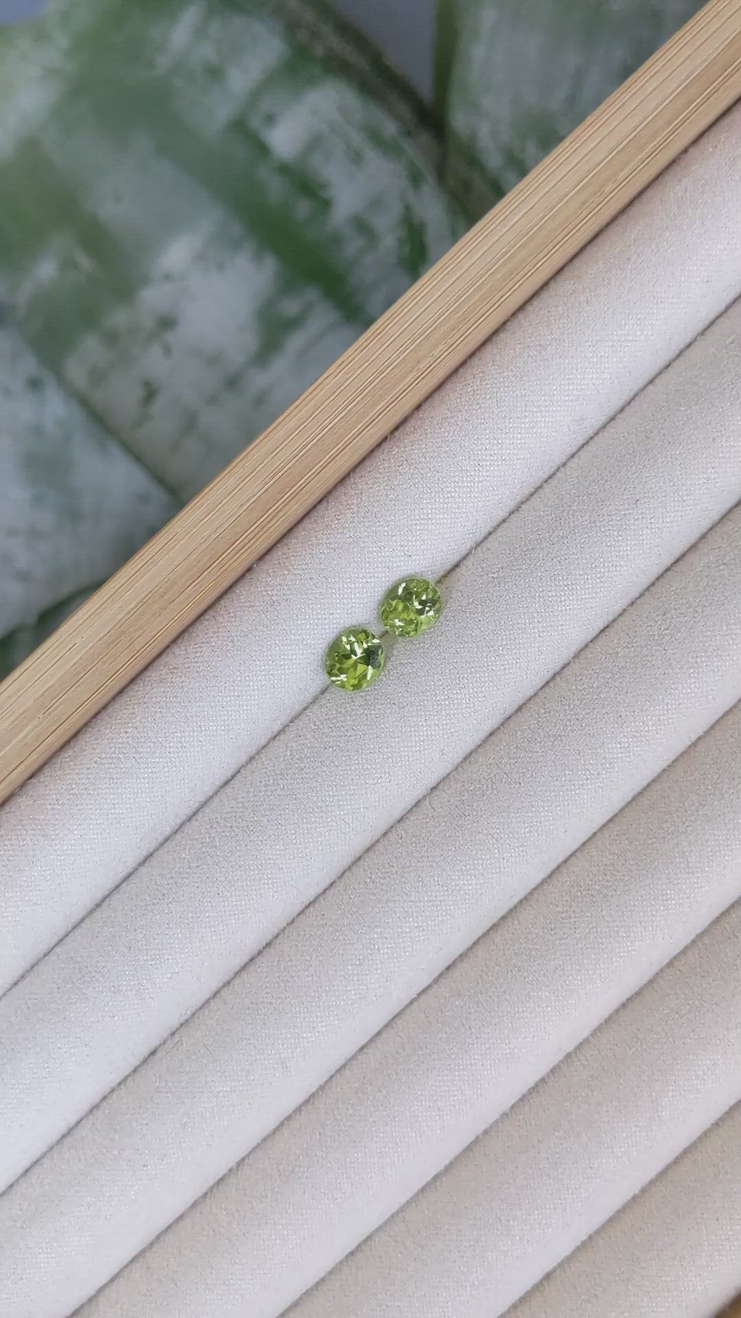 2.32&nbsp;Ct.Tw.Total Carat Weight Green (Lime Green) Peridot Pair from Burma (Myanmar) Size Video