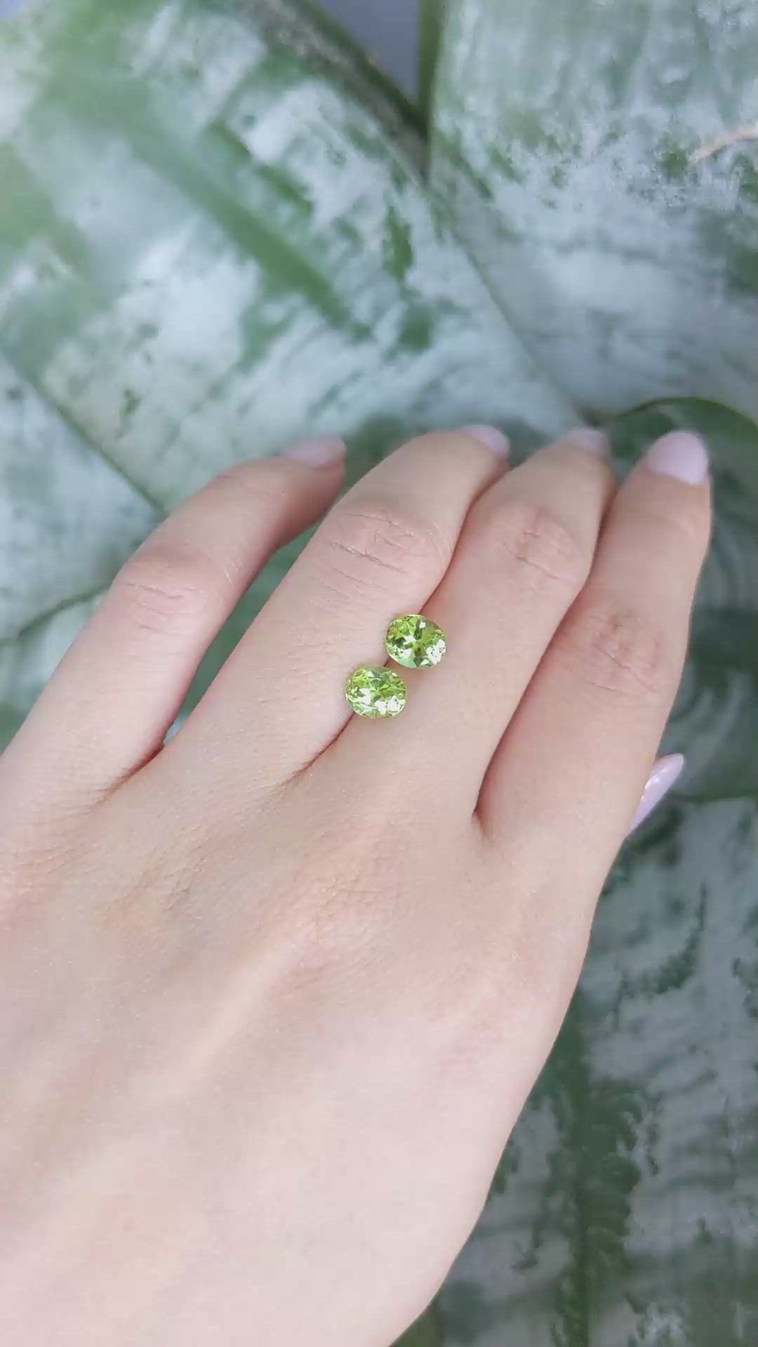 2.32&nbsp;Ct.Tw.Total Carat Weight Green (Lime Green) Peridot Pair from Burma (Myanmar) Size Video