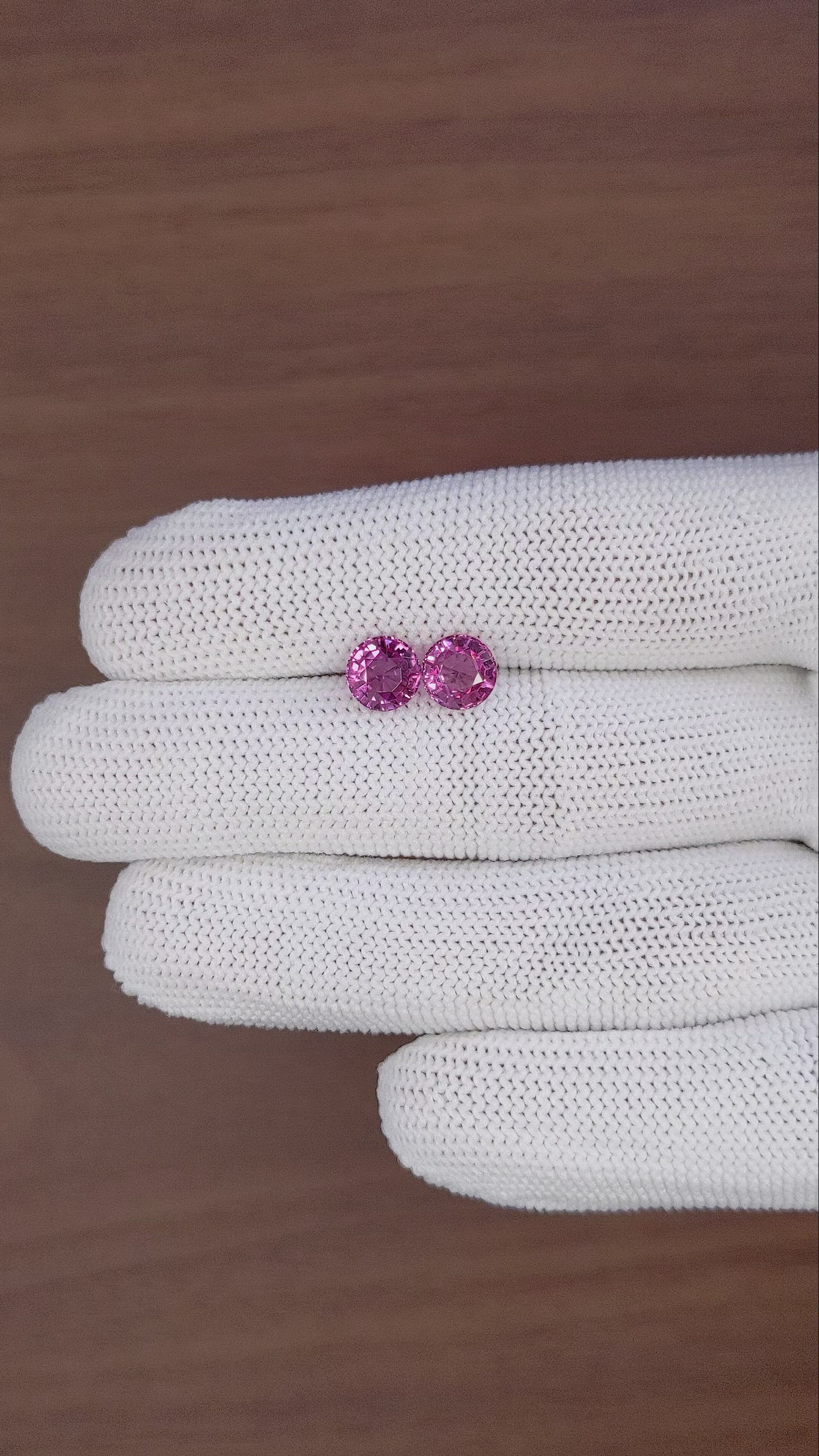 3.18&nbsp;Ct.Tw.Total Carat Weight Purplish Pink Rhodolite Garnet Pair from Ceylon (Sri Lanka) Size Video