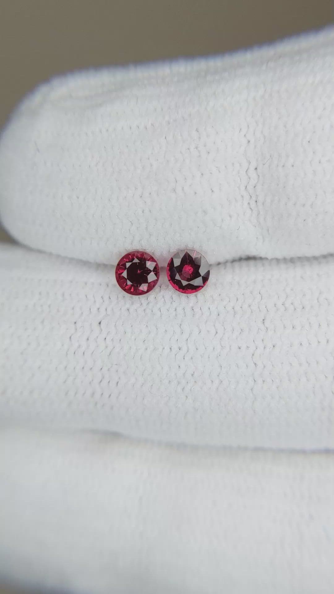0.50&nbsp;Ct.Tw.Total Carat Weight Red Spinel Pair from Burma (Myanmar) Size Video