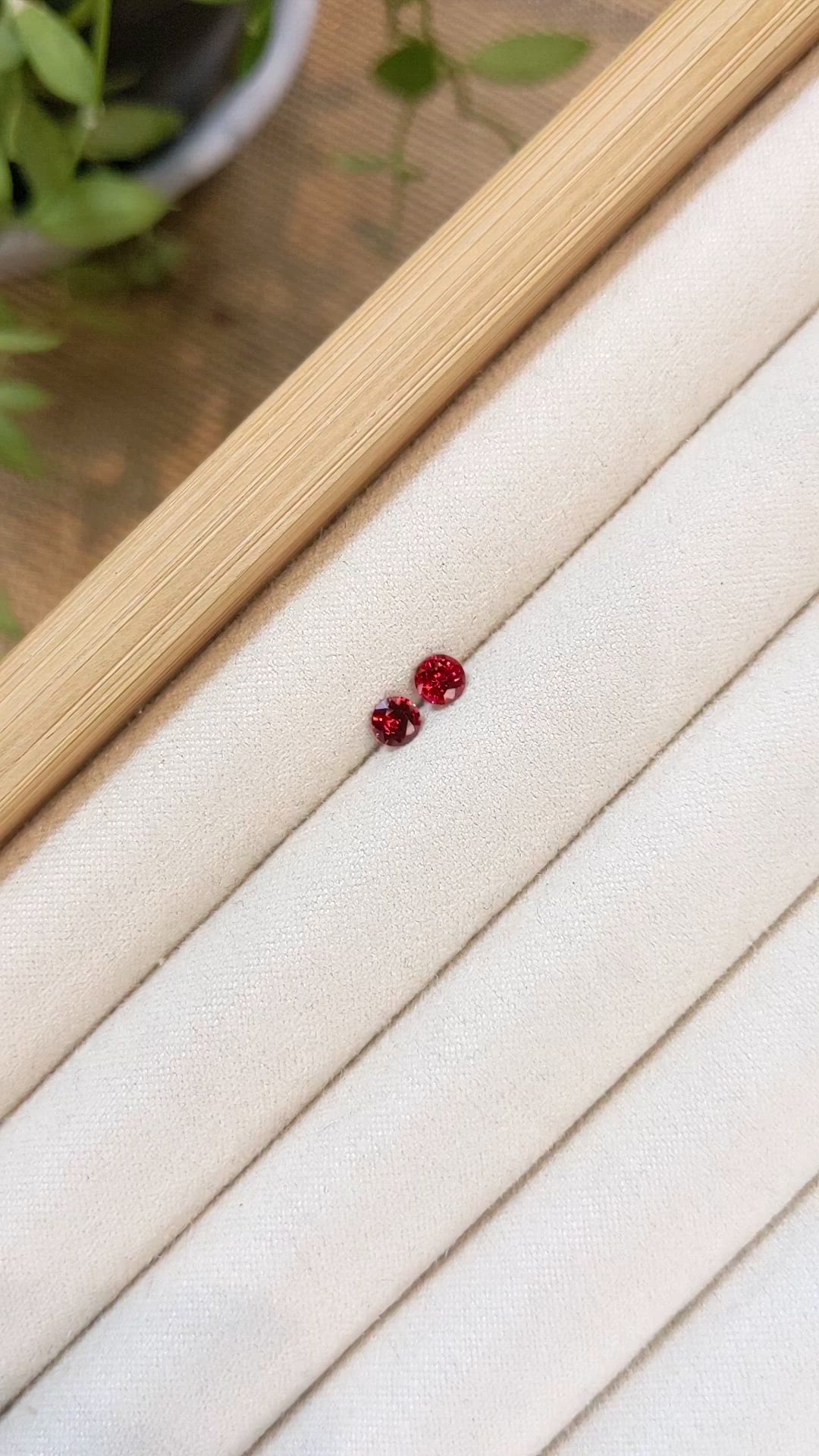 0.50&nbsp;Ct.Tw.Total Carat Weight Red Spinel Pair from Burma (Myanmar) Size Video