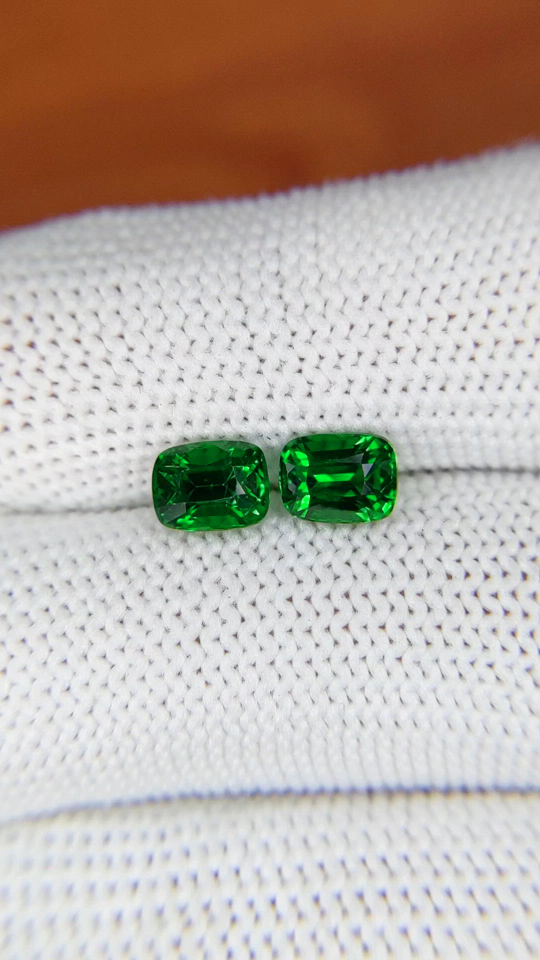 2.23&nbsp;Ct.Tw.Total Carat Weight Tsavorite Garnet Pair from Madagascar Size Video