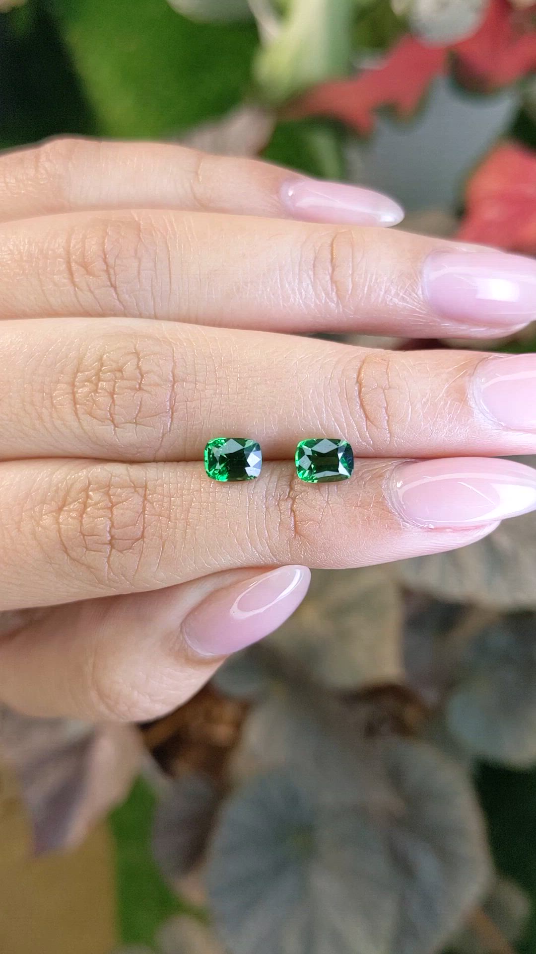 2.23&nbsp;Ct.Tw.Total Carat Weight Tsavorite Garnet Pair from Madagascar Size Video
