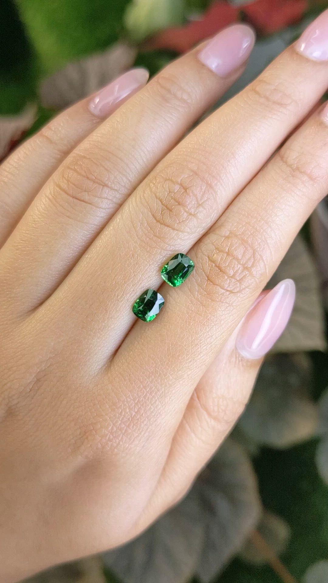2.23&nbsp;Ct.Tw.Total Carat Weight Tsavorite Garnet Pair from Madagascar Size Video