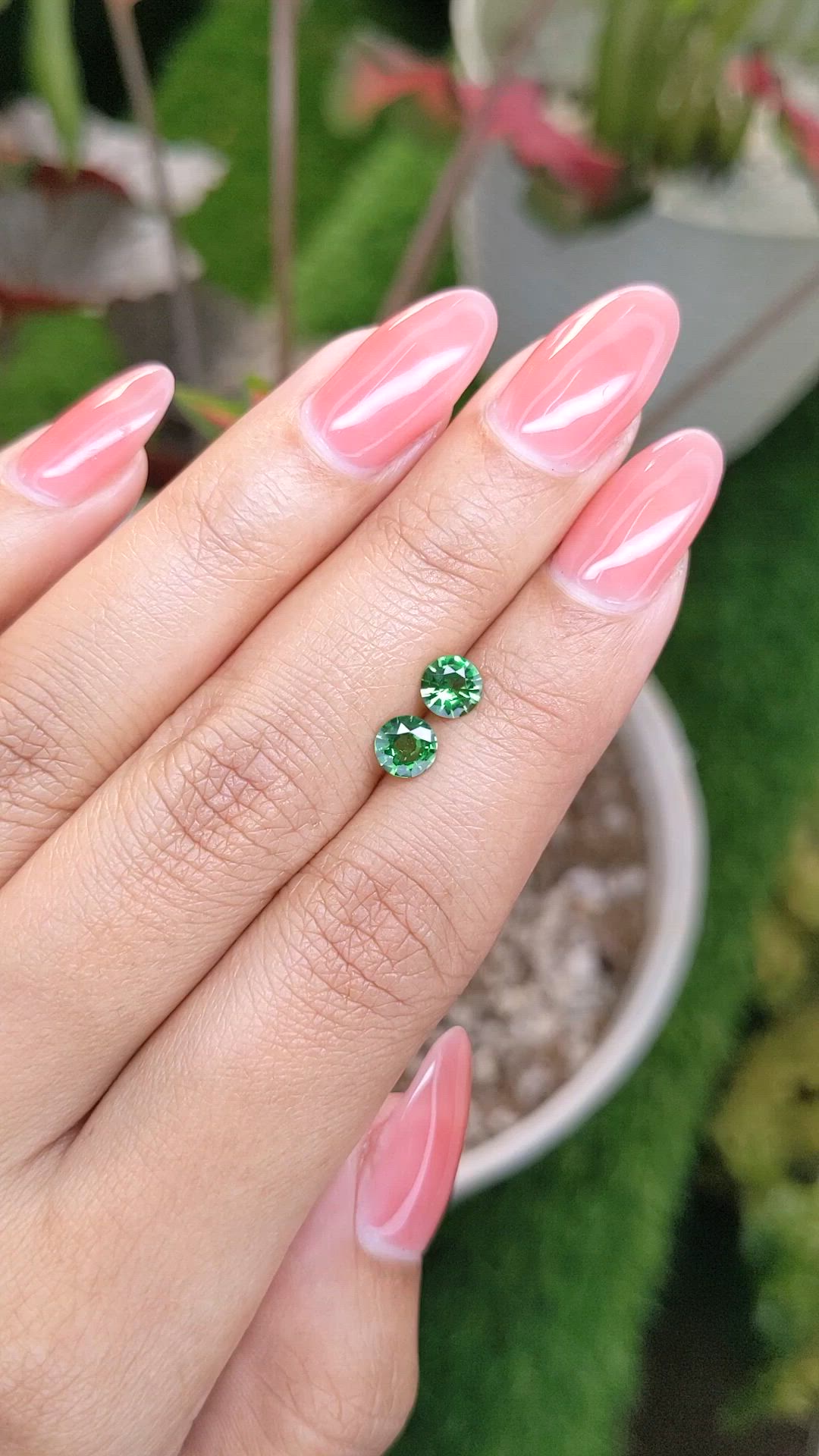1.00&nbsp;Ct.Tw.Total Carat Weight Tsavorite Garnet Pair from Madagascar Size Video