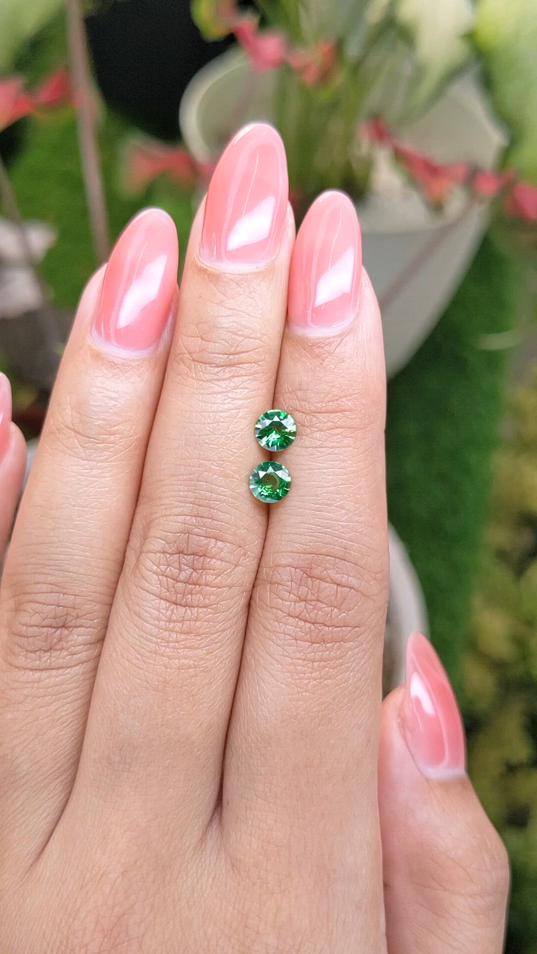 1.00&nbsp;Ct.Tw.Total Carat Weight Tsavorite Garnet Pair from Madagascar Size Video