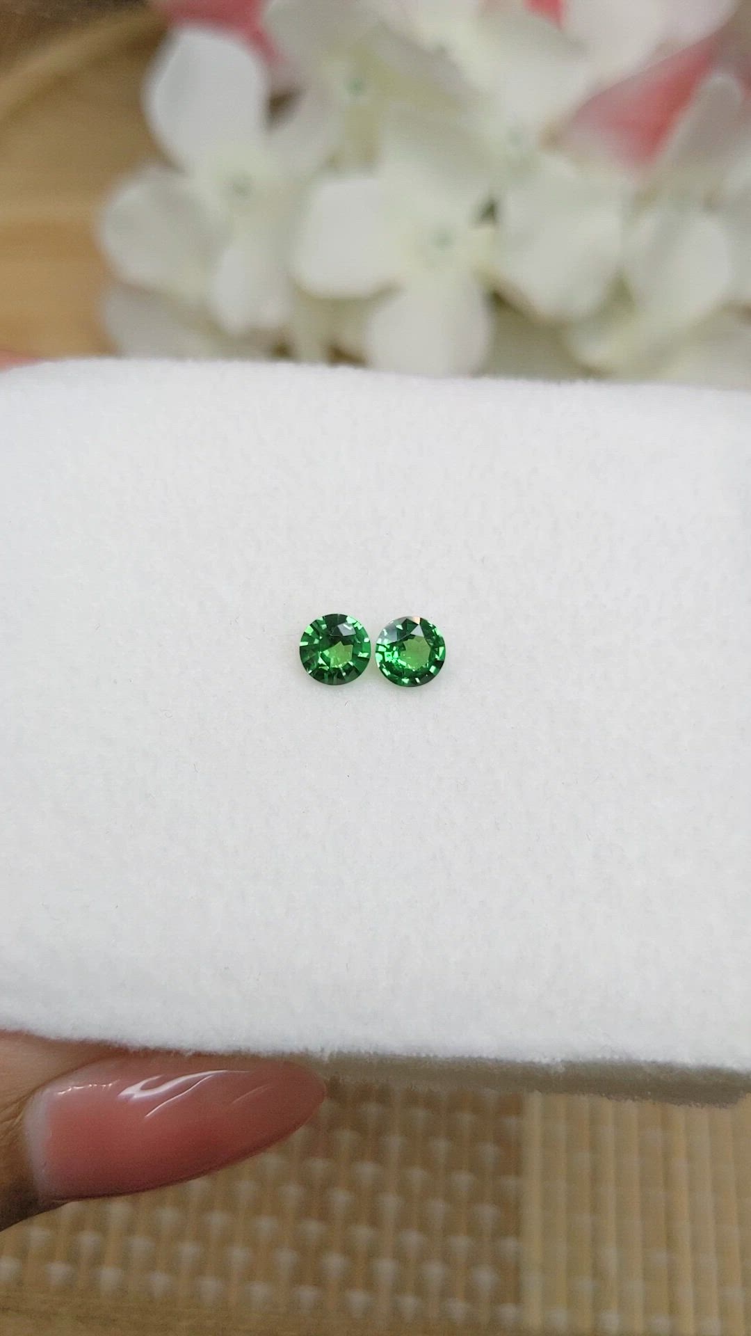 1.00&nbsp;Ct.Tw.Total Carat Weight Tsavorite Garnet Pair from Madagascar Size Video