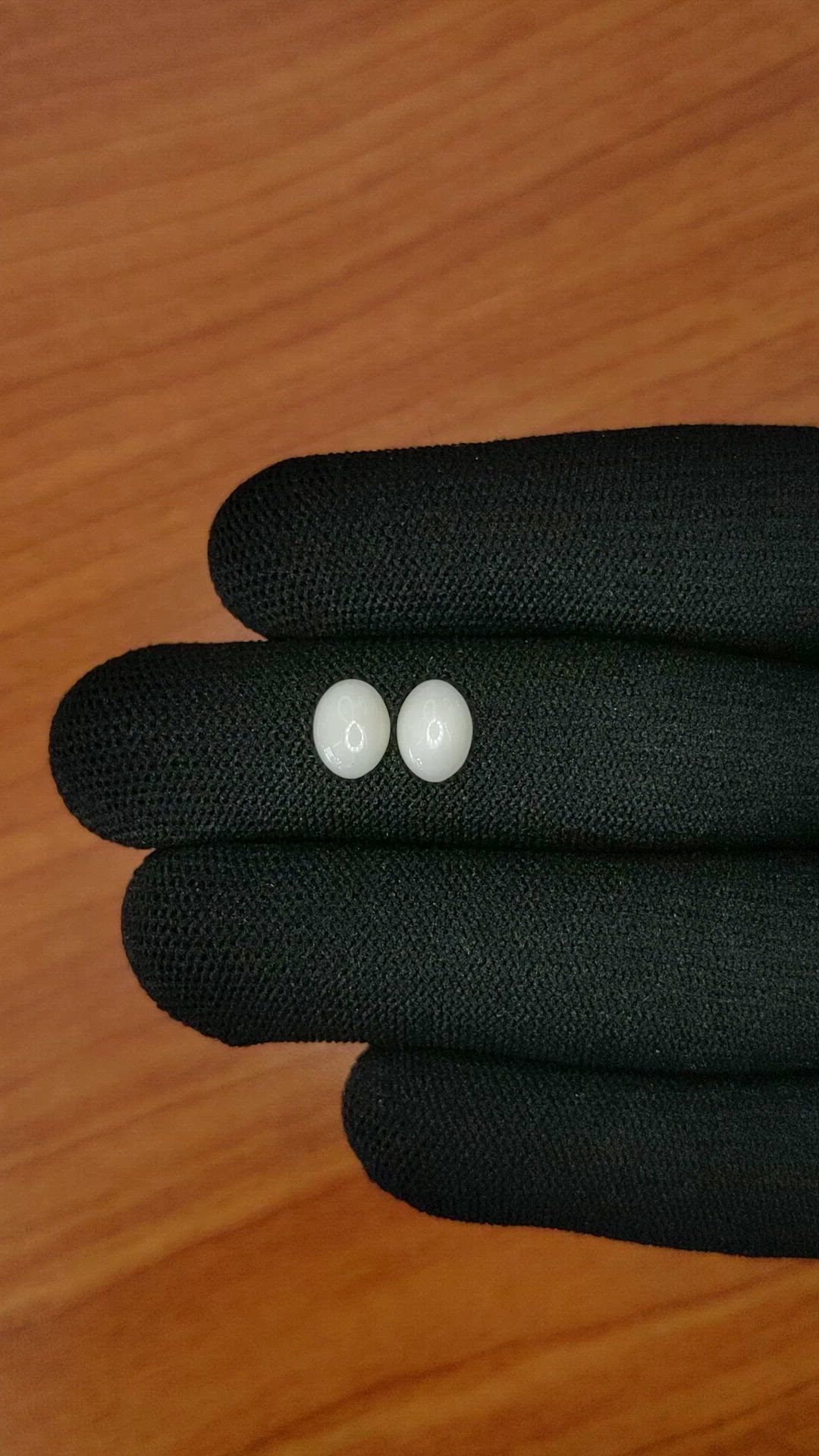 1.60&nbsp;Ct.Tw.Total Carat Weight Salmon and White Cabochon Coral Pair from Italy Size Video