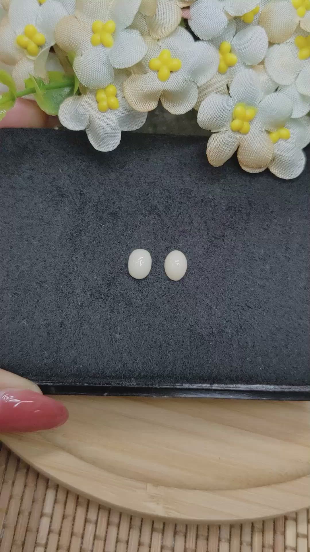 2.84&nbsp;Ct.Tw.Total Carat Weight Salmon and White Cabochon Coral Pair from Italy Size Video