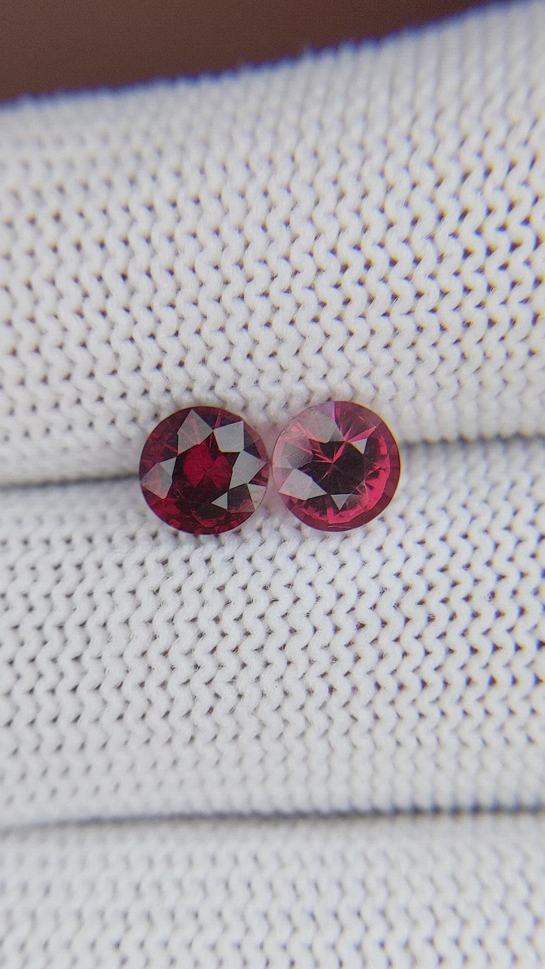 1.82&nbsp;Ct.Tw.Total Carat Weight Pinkish Red Garnet Pair from Ceylon (Sri Lanka) Size Video