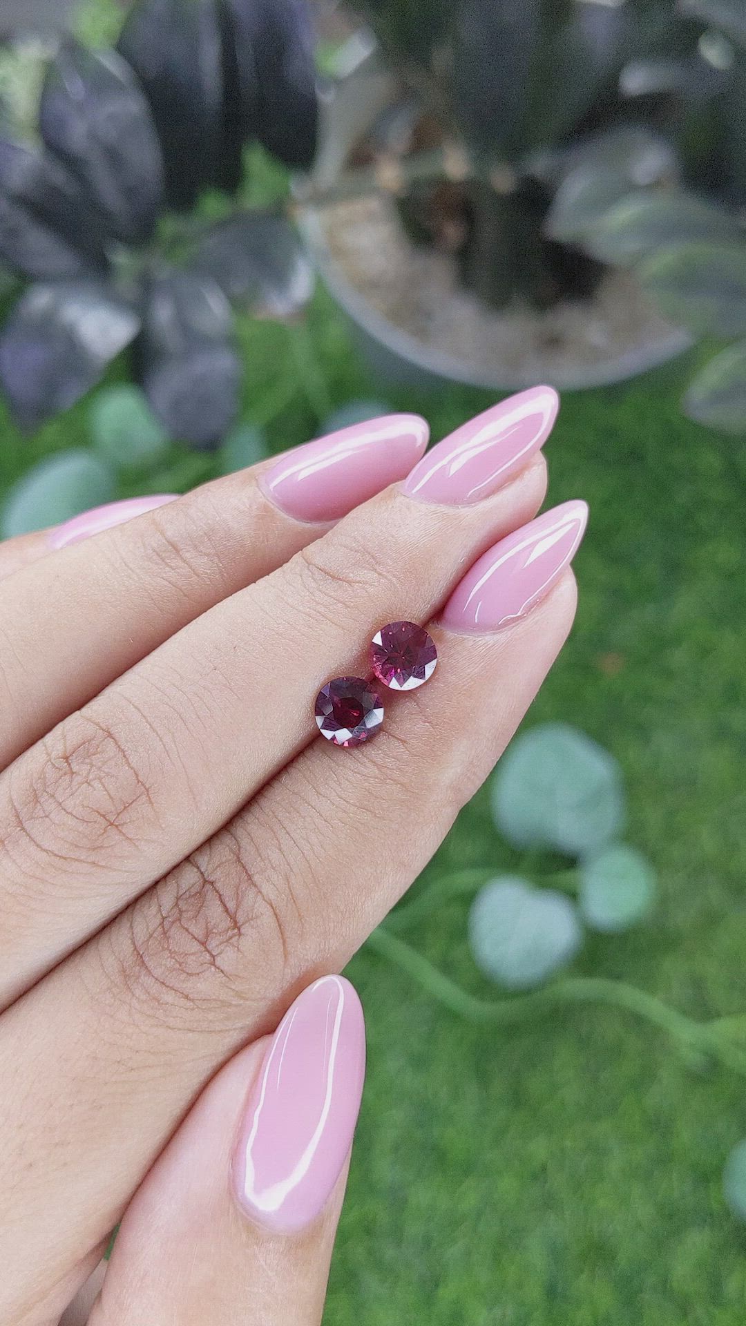 1.82&nbsp;Ct.Tw.Total Carat Weight Pinkish Red Garnet Pair from Ceylon (Sri Lanka) Size Video