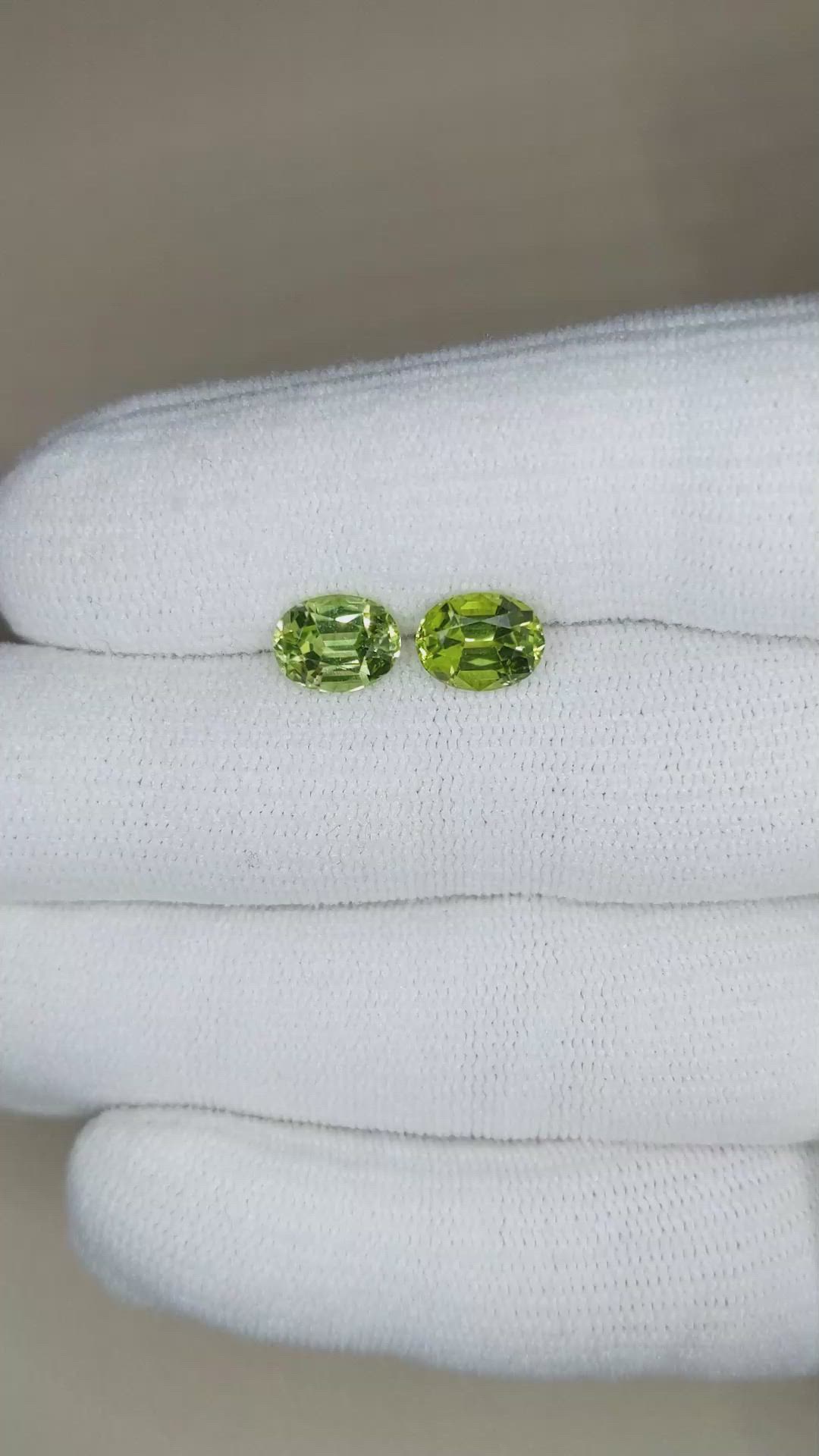 3.06&nbsp;Ct.Tw.Total Carat Weight Yellowish Green Peridot Pair from Burma (Myanmar) Size Video