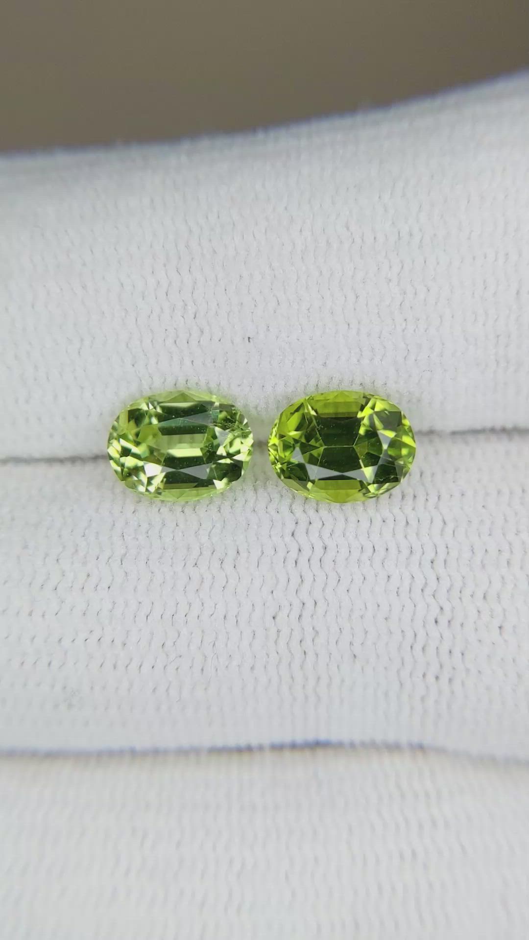 3.06&nbsp;Ct.Tw.Total Carat Weight Yellowish Green Peridot Pair from Burma (Myanmar) Size Video