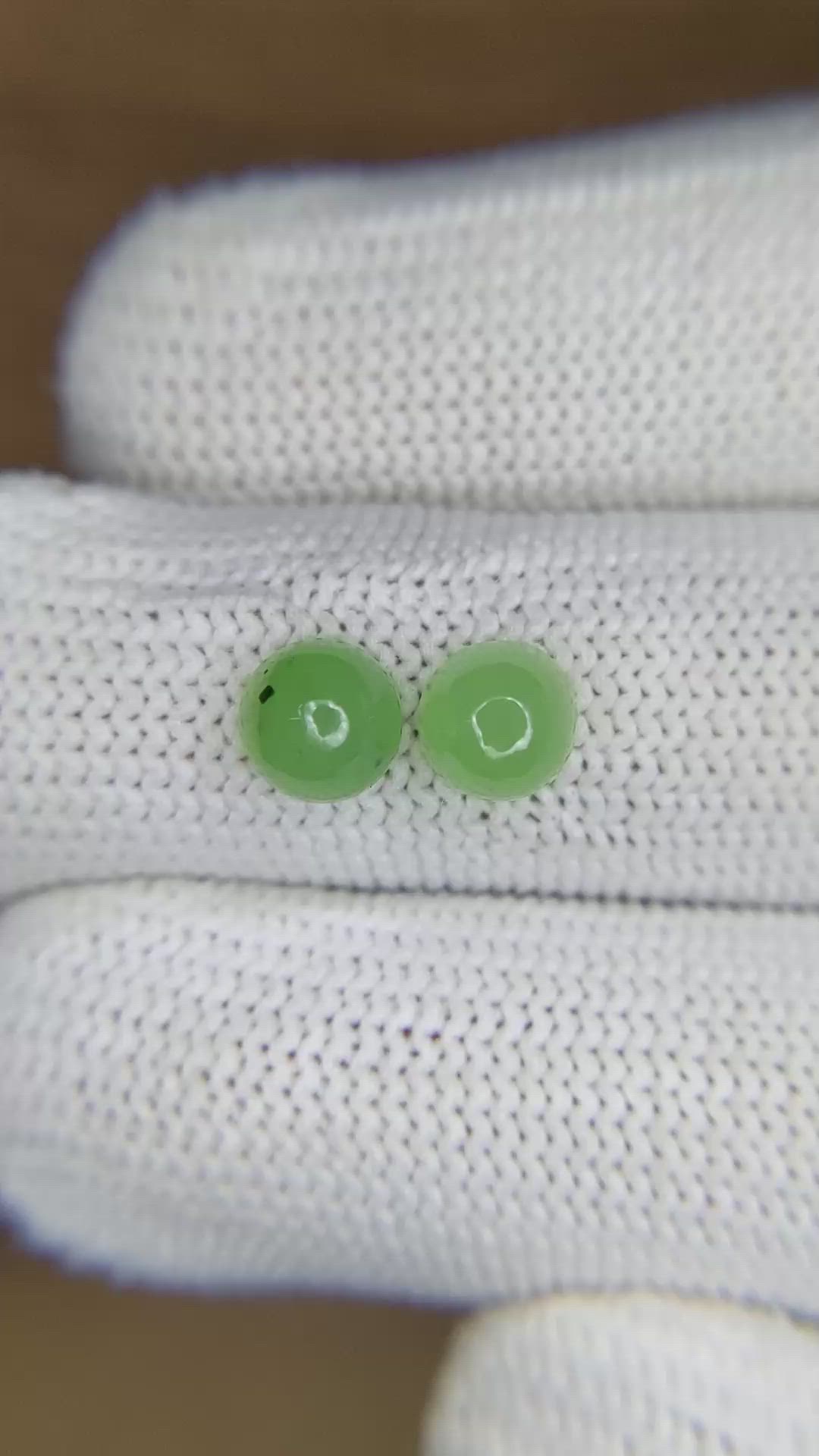2.81&nbsp;Ct.Tw.Total Carat Weight Green Cabochon Jade Pair from Burma (Myanmar) Size Video