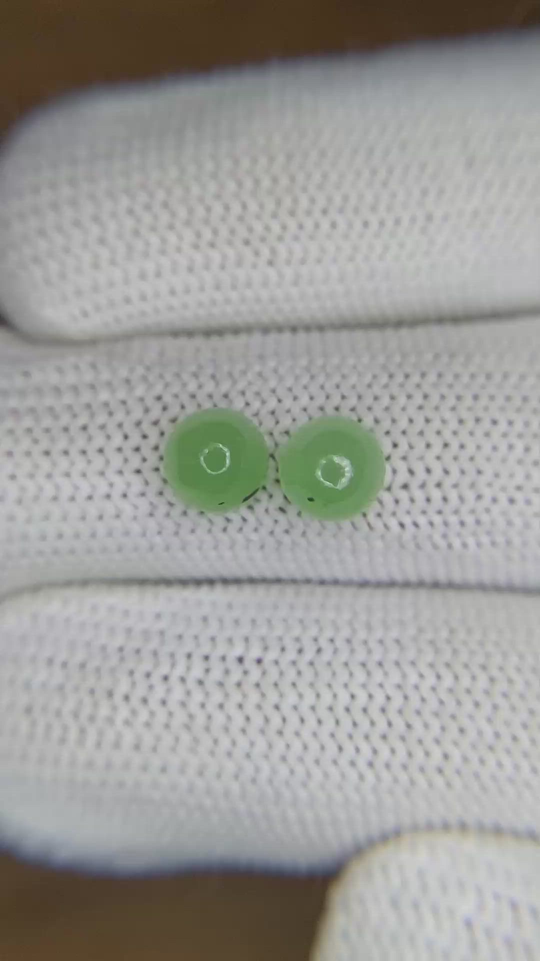 2.68&nbsp;Ct.Tw.Total Carat Weight Green Cabochon Jade Pair from Burma (Myanmar) Size Video