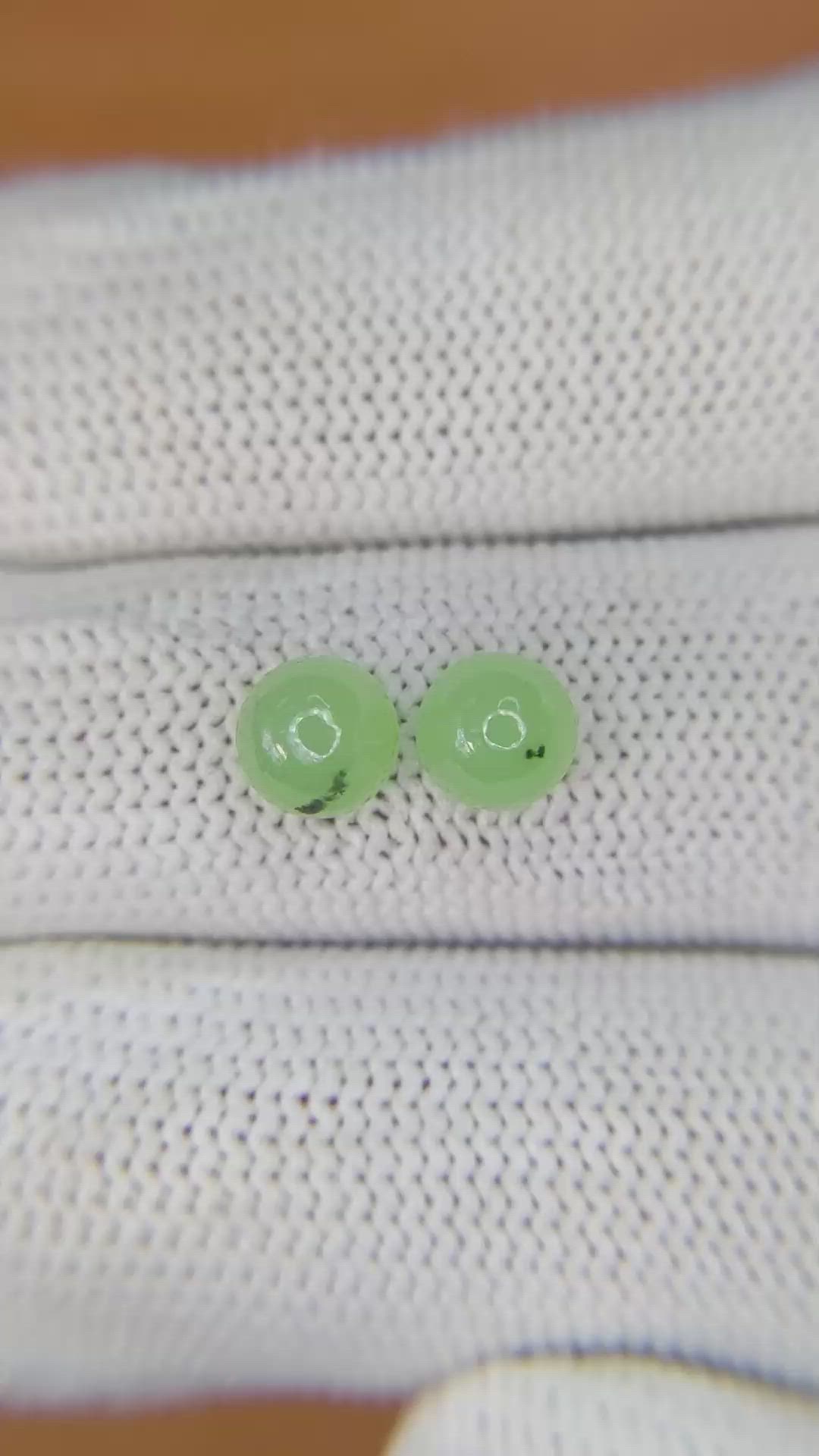2.71&nbsp;Ct.Tw.Total Carat Weight Green Cabochon Jade Pair from Burma (Myanmar) Size Video