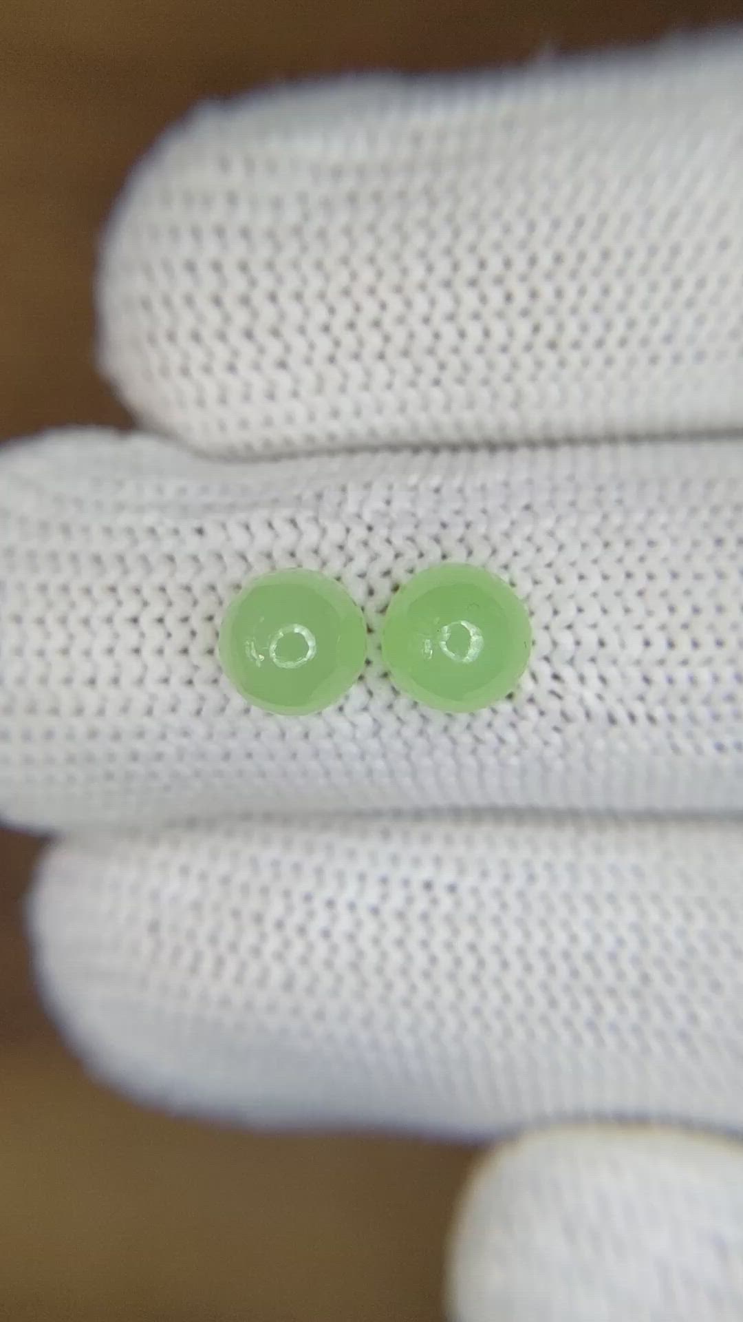 2.79&nbsp;Ct.Tw.Total Carat Weight Green Cabochon Jade Pair from Burma (Myanmar) Size Video