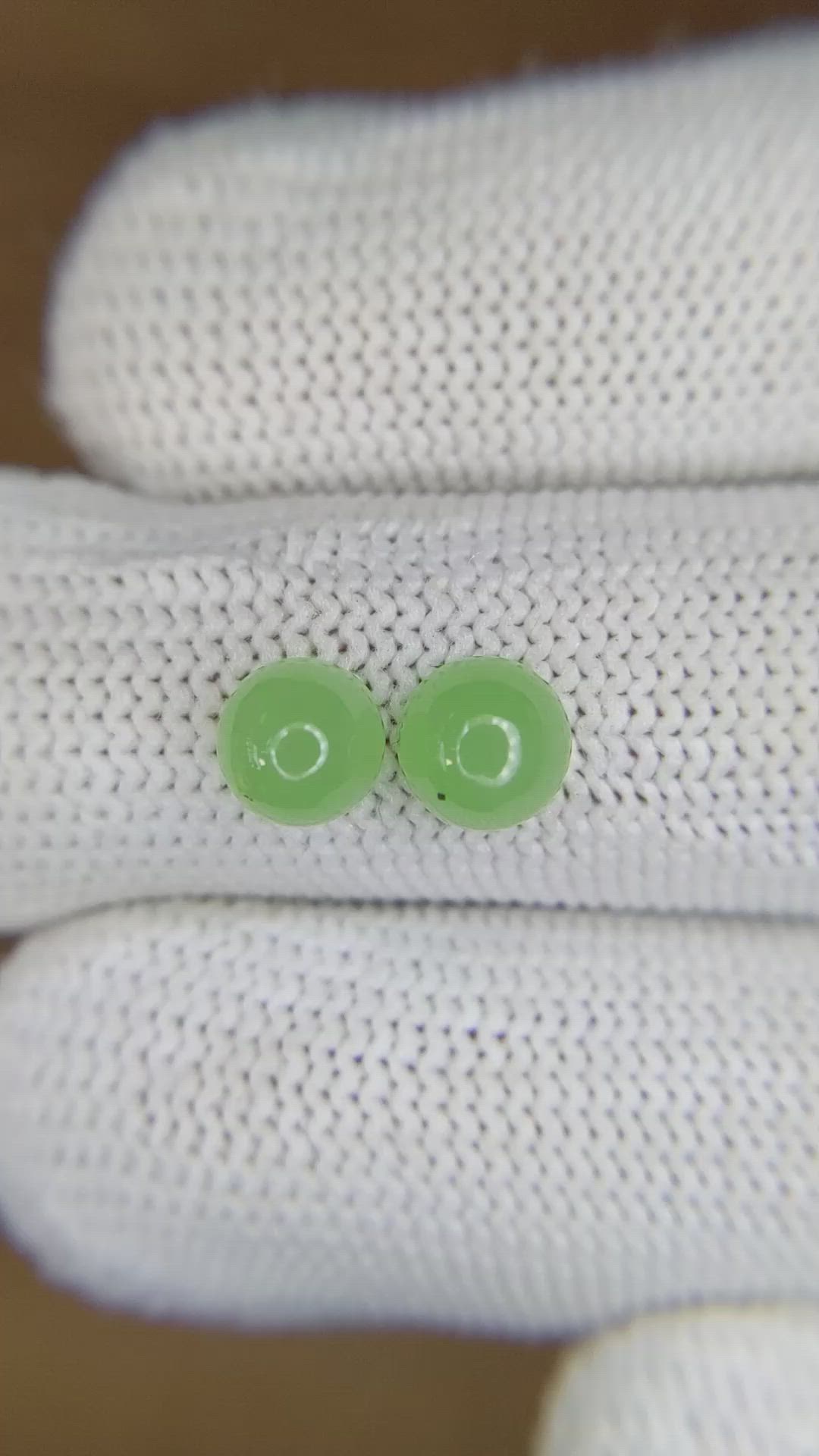 2.87&nbsp;Ct.Tw.Total Carat Weight Green Cabochon Jade Pair from Burma (Myanmar) Size Video