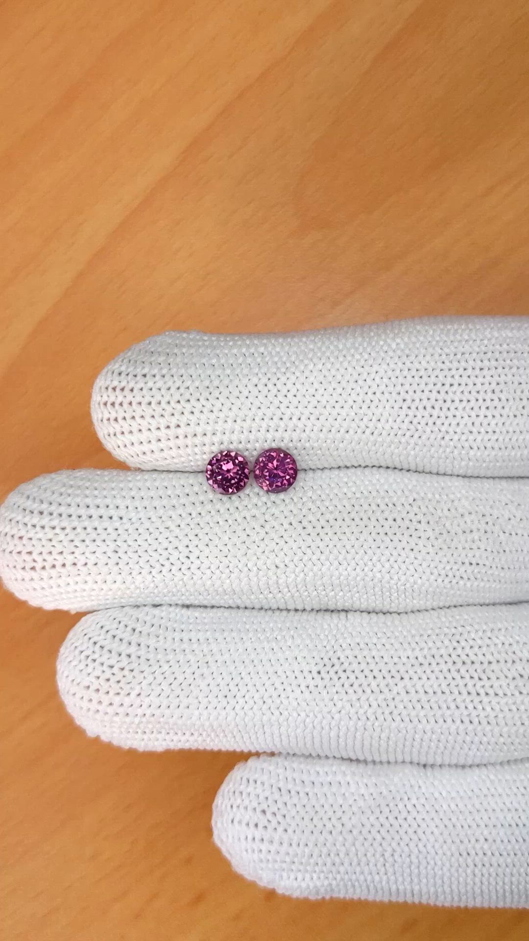 1.02&nbsp;Ct.Tw.Total Carat Weight Purplish Pink Spinel Pair from Ceylon (Sri Lanka) Size Video