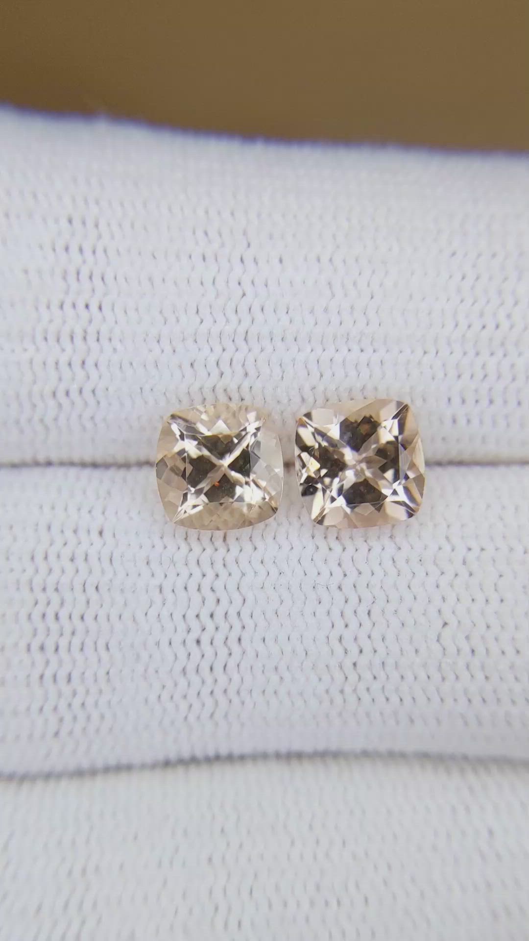 2.81&nbsp;Ct.Tw.Total Carat Weight Peach Morganite Pair Size Video