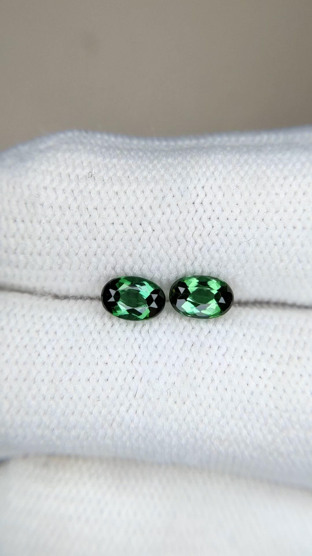 1.01&nbsp;Ct.Tw.Total Carat Weight Green Tourmaline Pair from Brazil Size Video