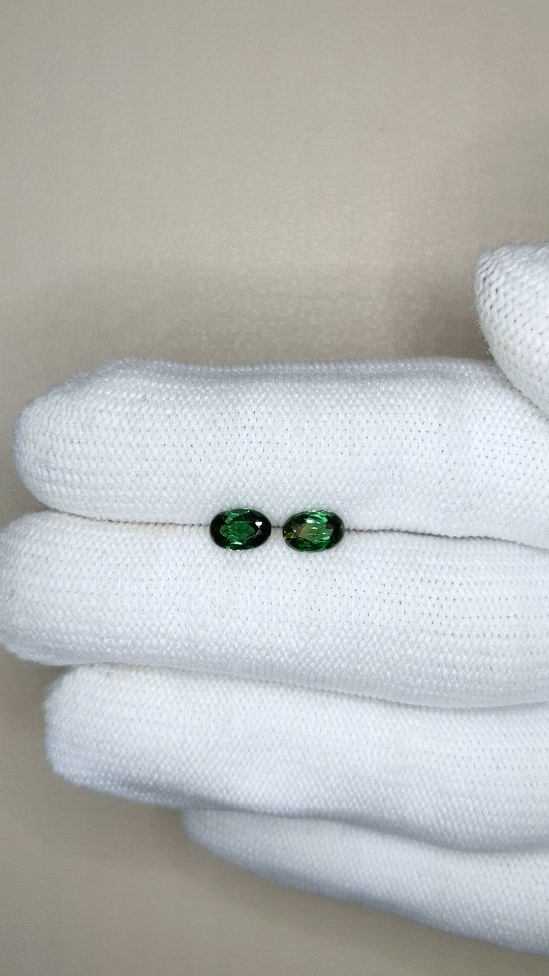 1.01&nbsp;Ct.Tw.Total Carat Weight Green Tourmaline Pair from Brazil Size Video