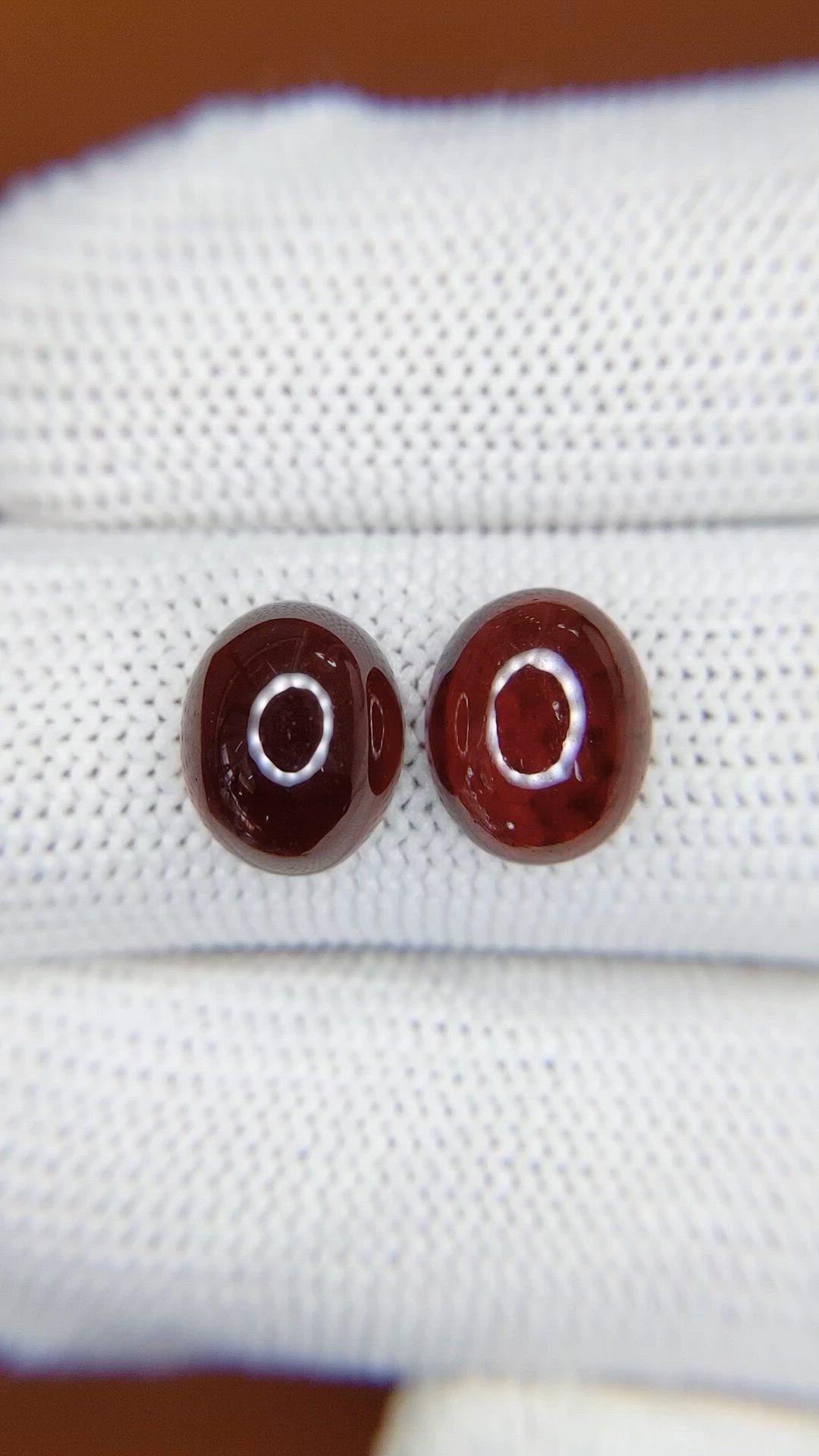 9.09&nbsp;Ct.Tw.Total Carat Weight Orangish Red Cabochon Almandine Garnet Pair from Ceylon (Sri Lanka) Size Video