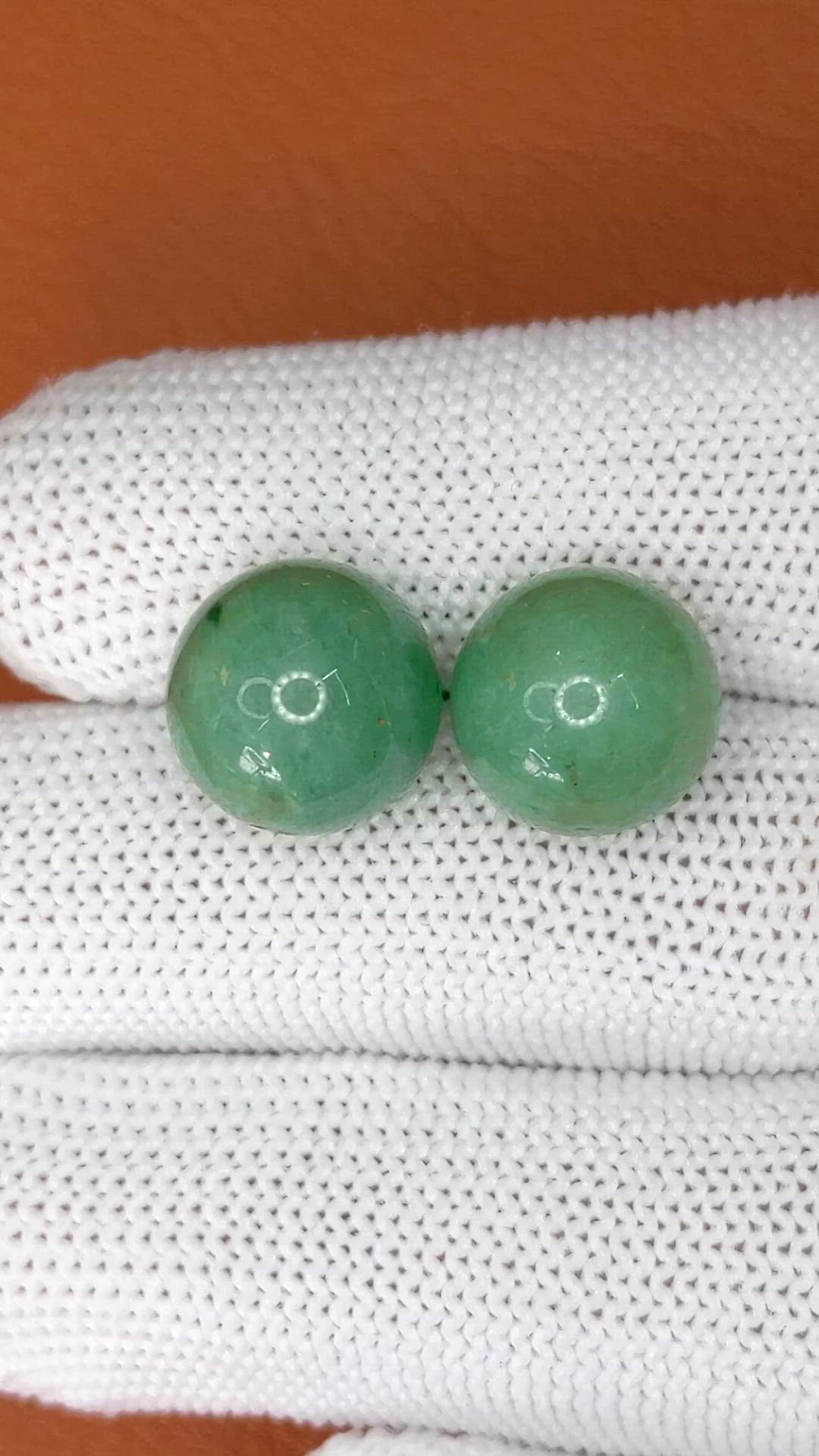 20.81&nbsp;Ct.Tw.Total Carat Weight Green Jade Pair from Burma (Myanmar) Size Video
