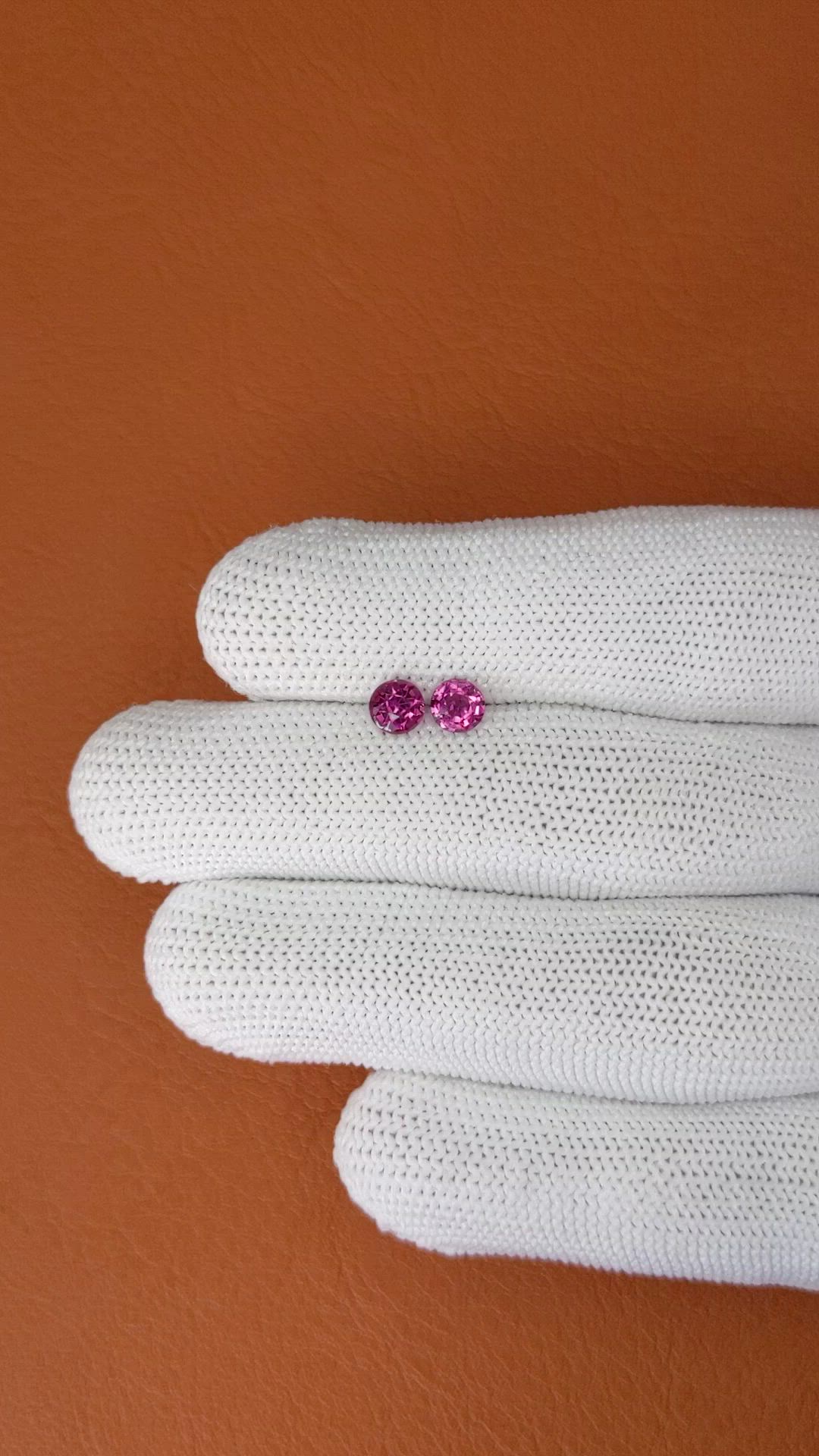 1.06&nbsp;Ct.Tw.Total Carat Weight Pinkish Purple Rhodolite Garnet Pair from Ceylon (Sri Lanka) Size Video