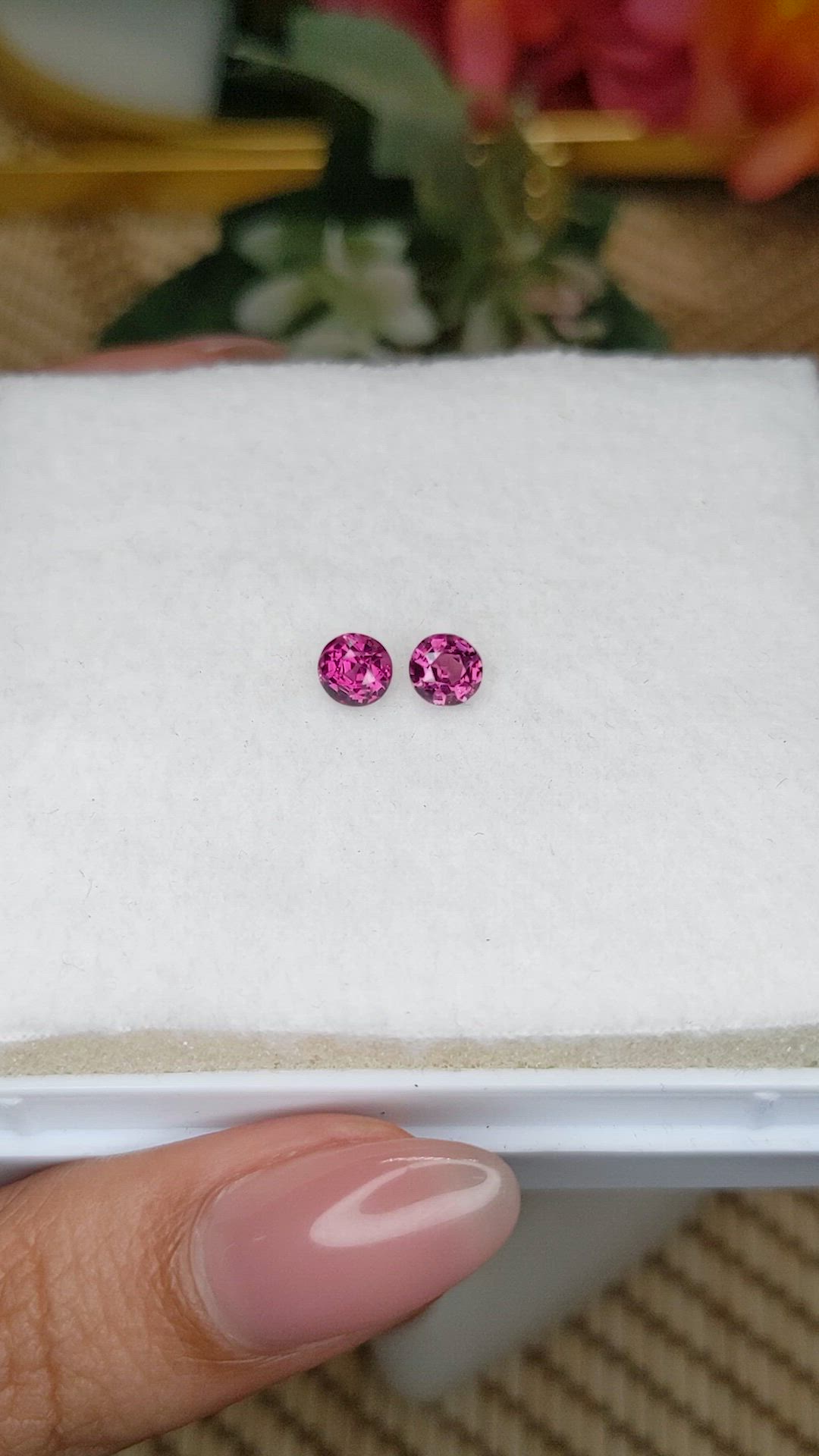 1.06&nbsp;Ct.Tw.Total Carat Weight Pinkish Purple Rhodolite Garnet Pair from Ceylon (Sri Lanka) Size Video