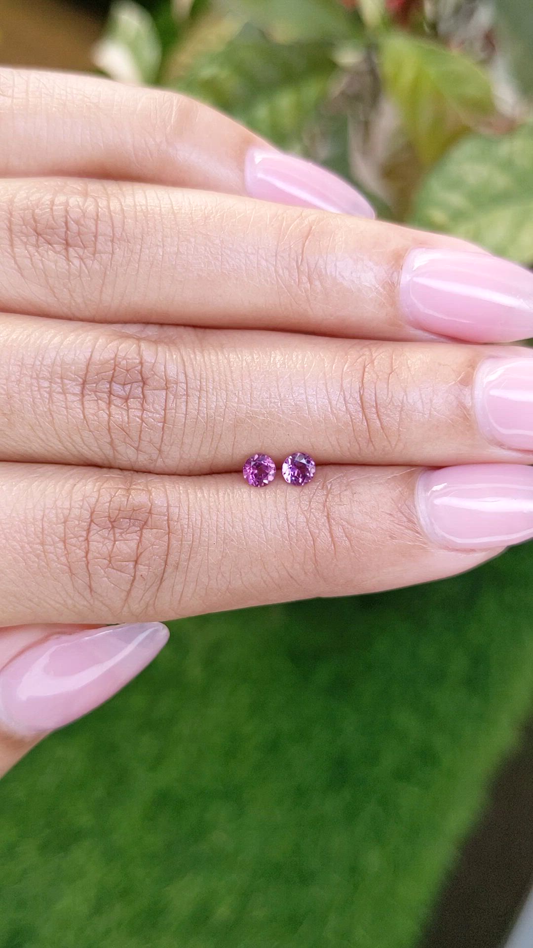 0.40&nbsp;Ct.Tw.Total Carat Weight Pinkish Purple Rhodolite Garnet Pair from Ceylon (Sri Lanka) Size Video