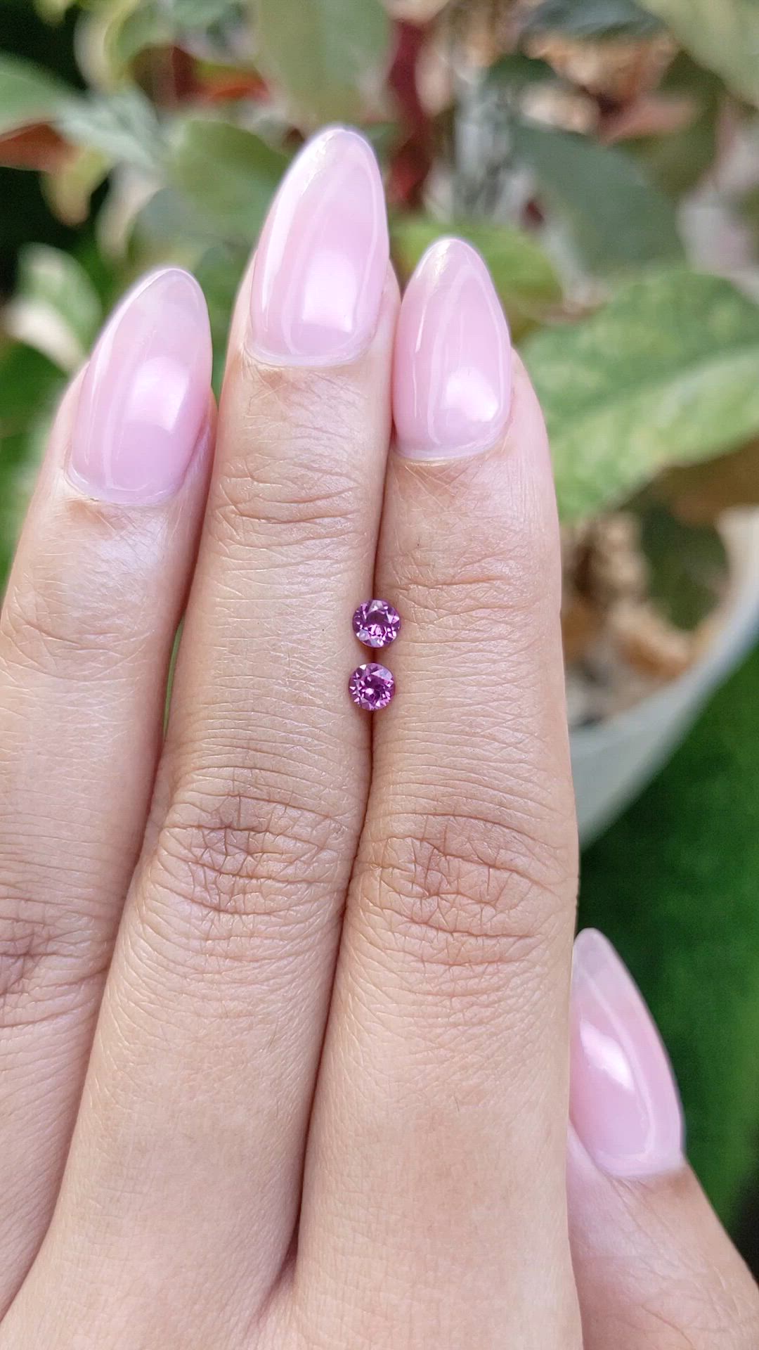 0.40&nbsp;Ct.Tw.Total Carat Weight Pinkish Purple Rhodolite Garnet Pair from Ceylon (Sri Lanka) Size Video