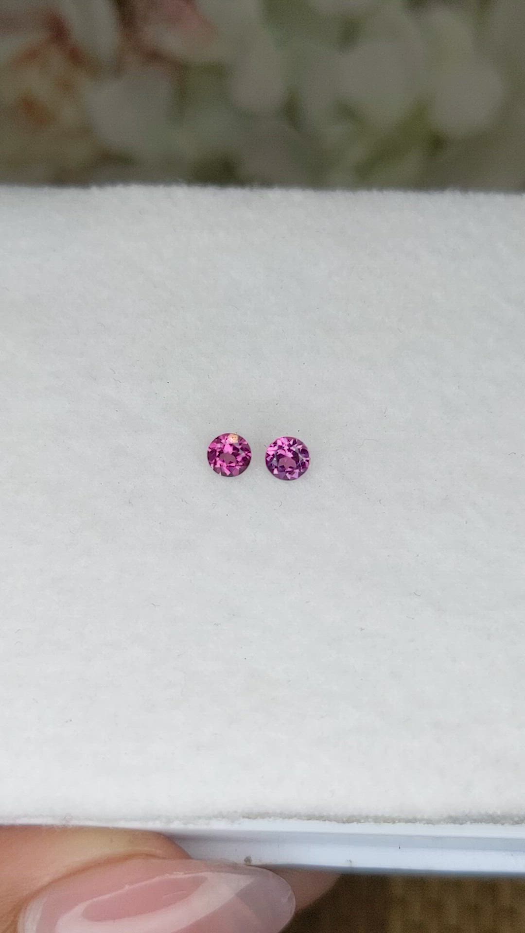 0.40&nbsp;Ct.Tw.Total Carat Weight Pinkish Purple Rhodolite Garnet Pair from Ceylon (Sri Lanka) Size Video