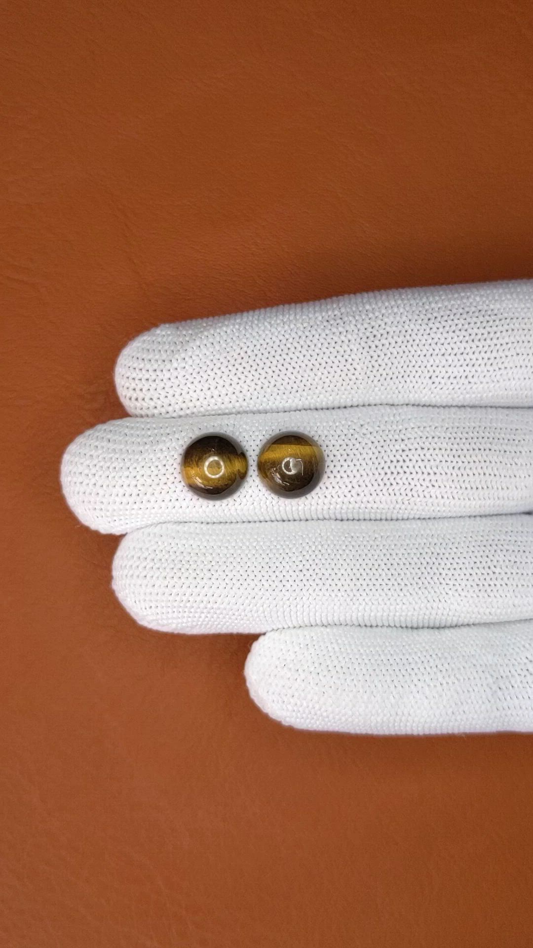 8.70&nbsp;Ct.Tw.Total Carat Weight Cabochon Tiger's Eye Pair from Ceylon (Sri Lanka) Size Video