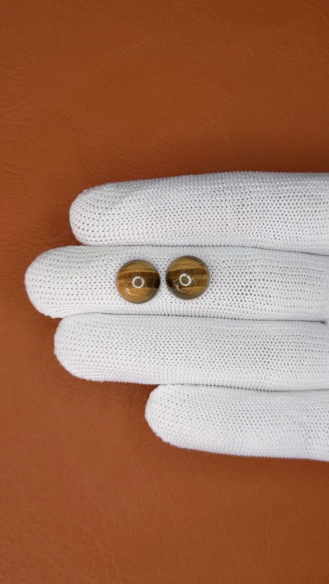 9.04&nbsp;Ct.Tw.Total Carat Weight Cabochon Tiger's Eye Pair from Ceylon (Sri Lanka) Size Video
