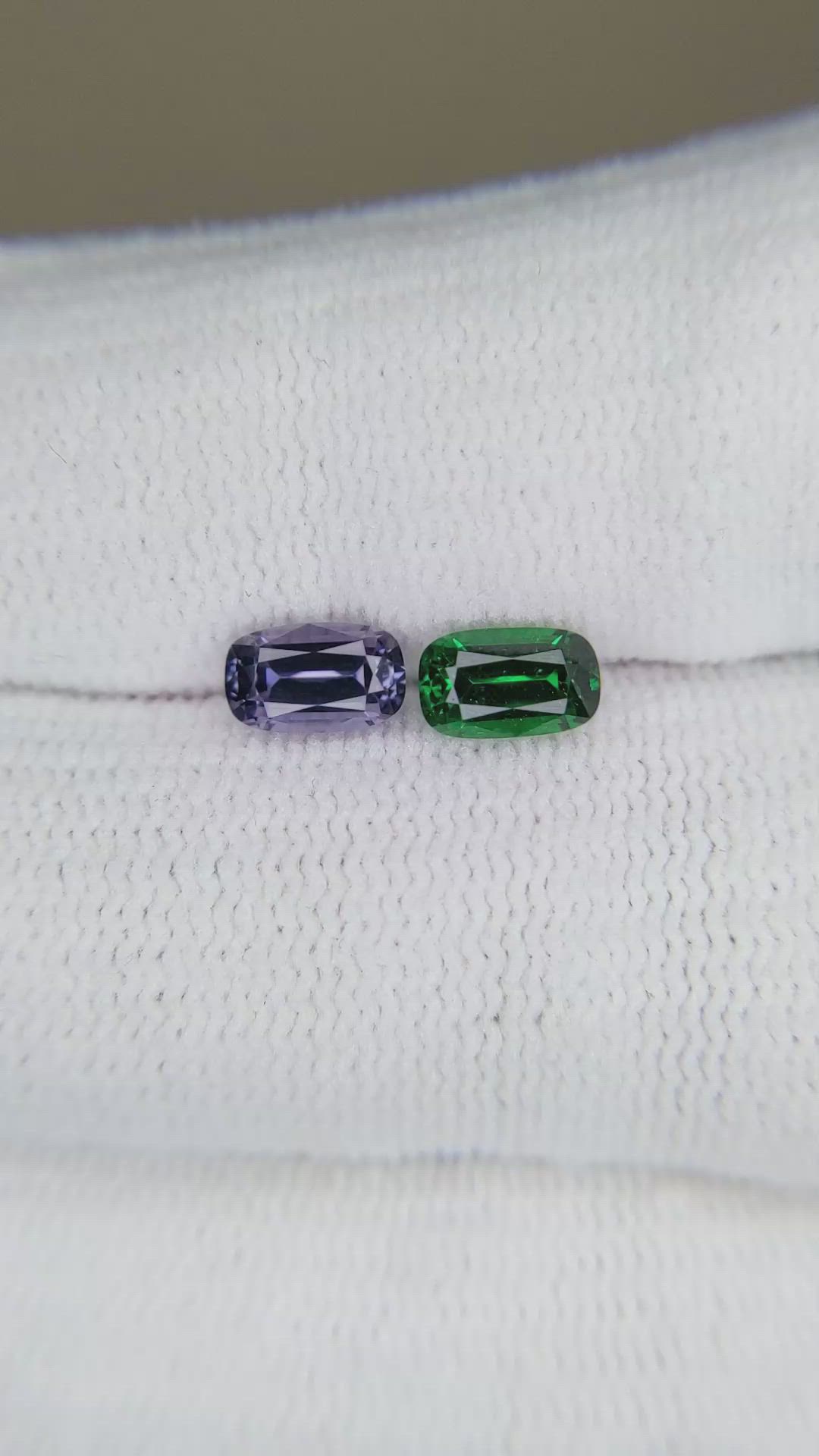 1.52&nbsp;Ct.Tw.Total Carat Weight Tsavorite Garnet Pair from Tanzania Size Video