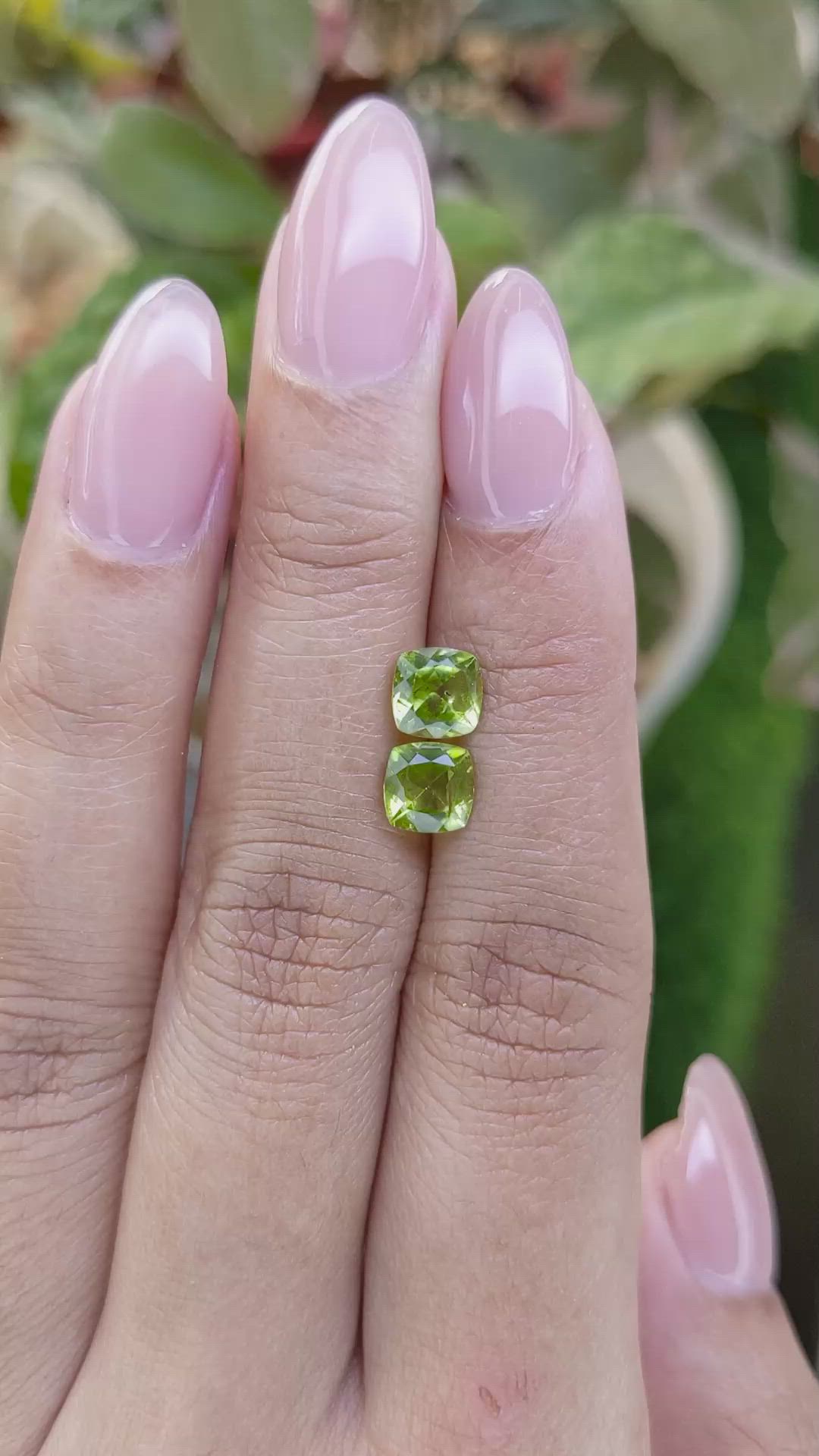 2.18&nbsp;Ct.Tw.Total Carat Weight Green (Lime Green) Peridot Pair from Ceylon (Sri Lanka) Size Video