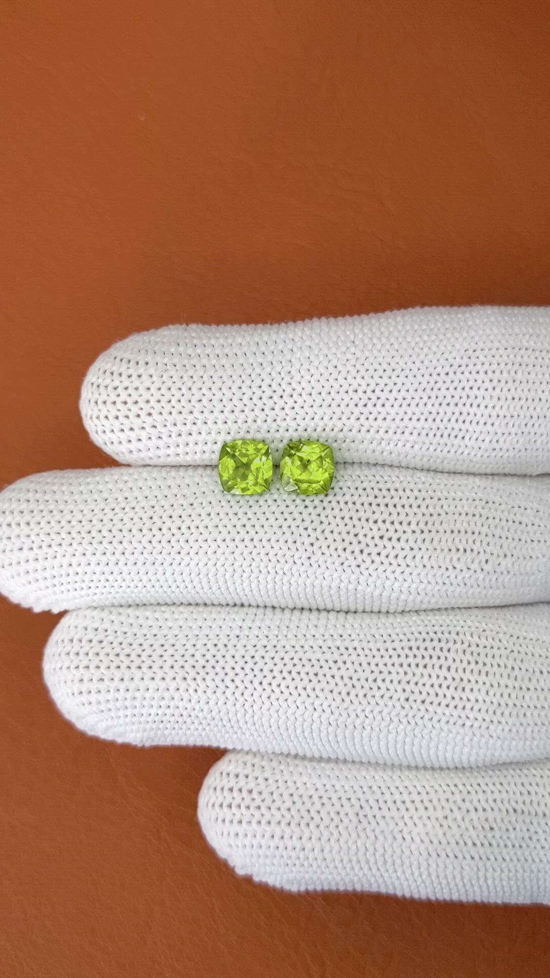 2.18&nbsp;Ct.Tw.Total Carat Weight Green (Lime Green) Peridot Pair from Ceylon (Sri Lanka) Size Video
