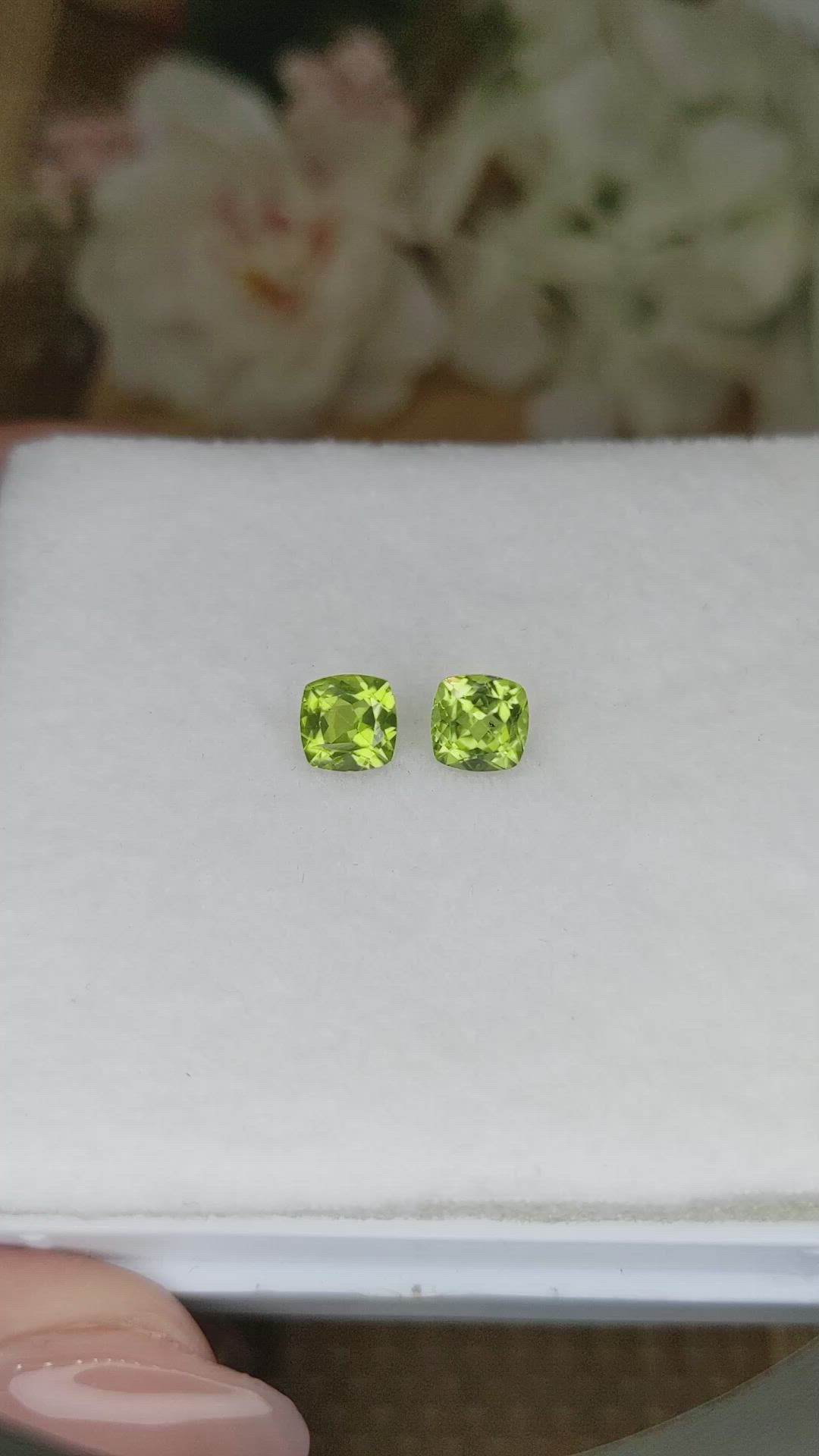 2.18&nbsp;Ct.Tw.Total Carat Weight Green (Lime Green) Peridot Pair from Ceylon (Sri Lanka) Size Video