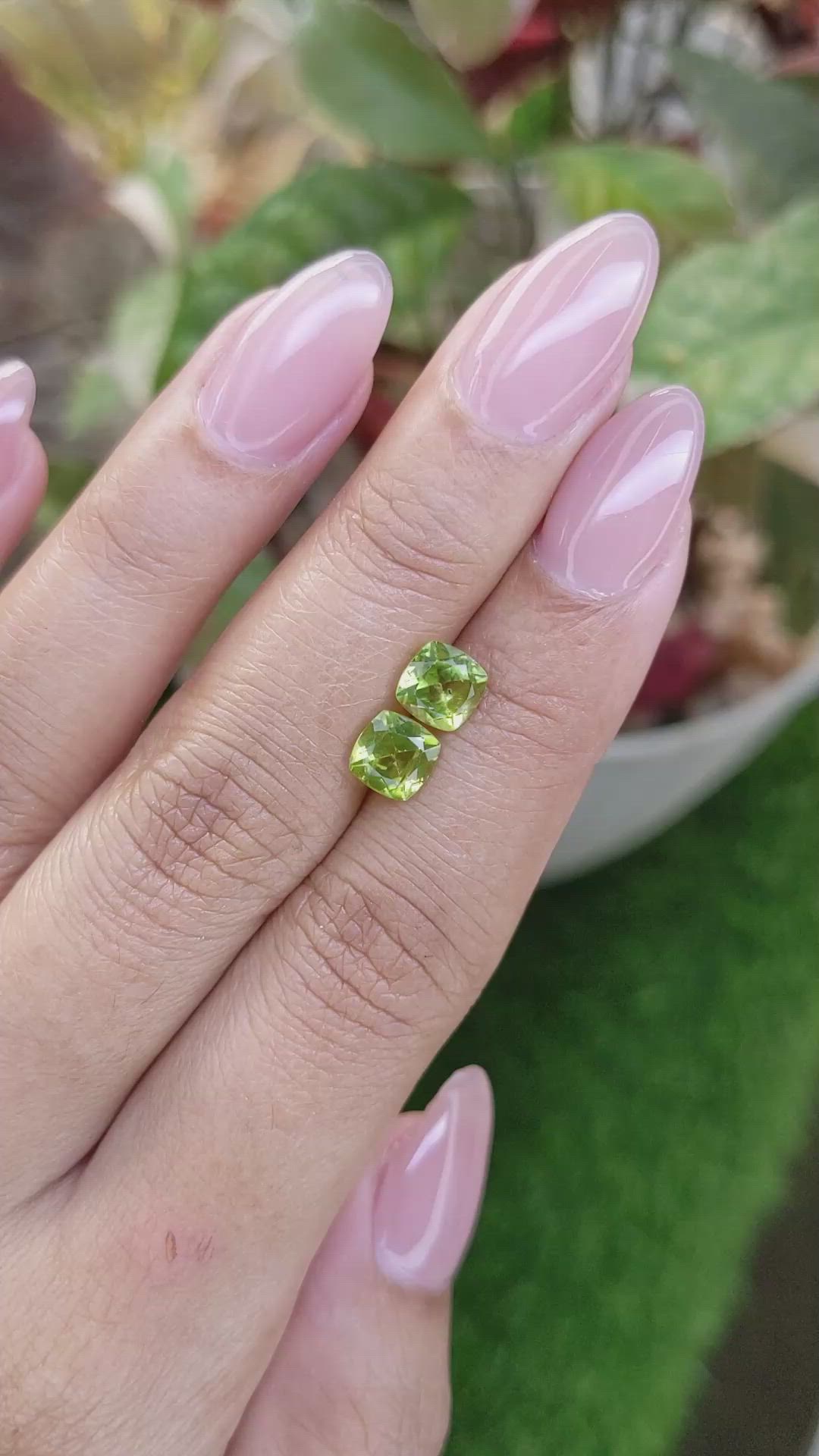 2.18&nbsp;Ct.Tw.Total Carat Weight Green (Lime Green) Peridot Pair from Ceylon (Sri Lanka) Size Video