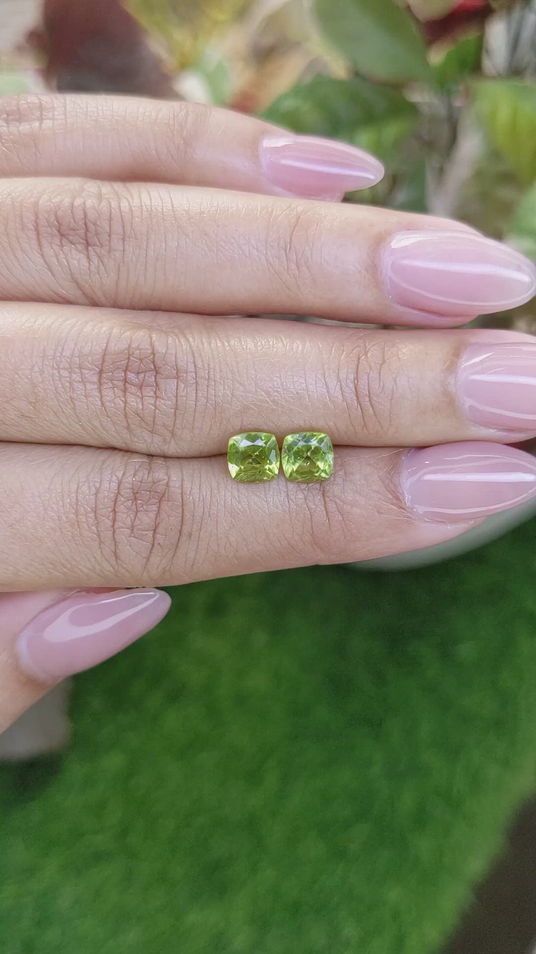 2.18&nbsp;Ct.Tw.Total Carat Weight Green (Lime Green) Peridot Pair from Ceylon (Sri Lanka) Size Video