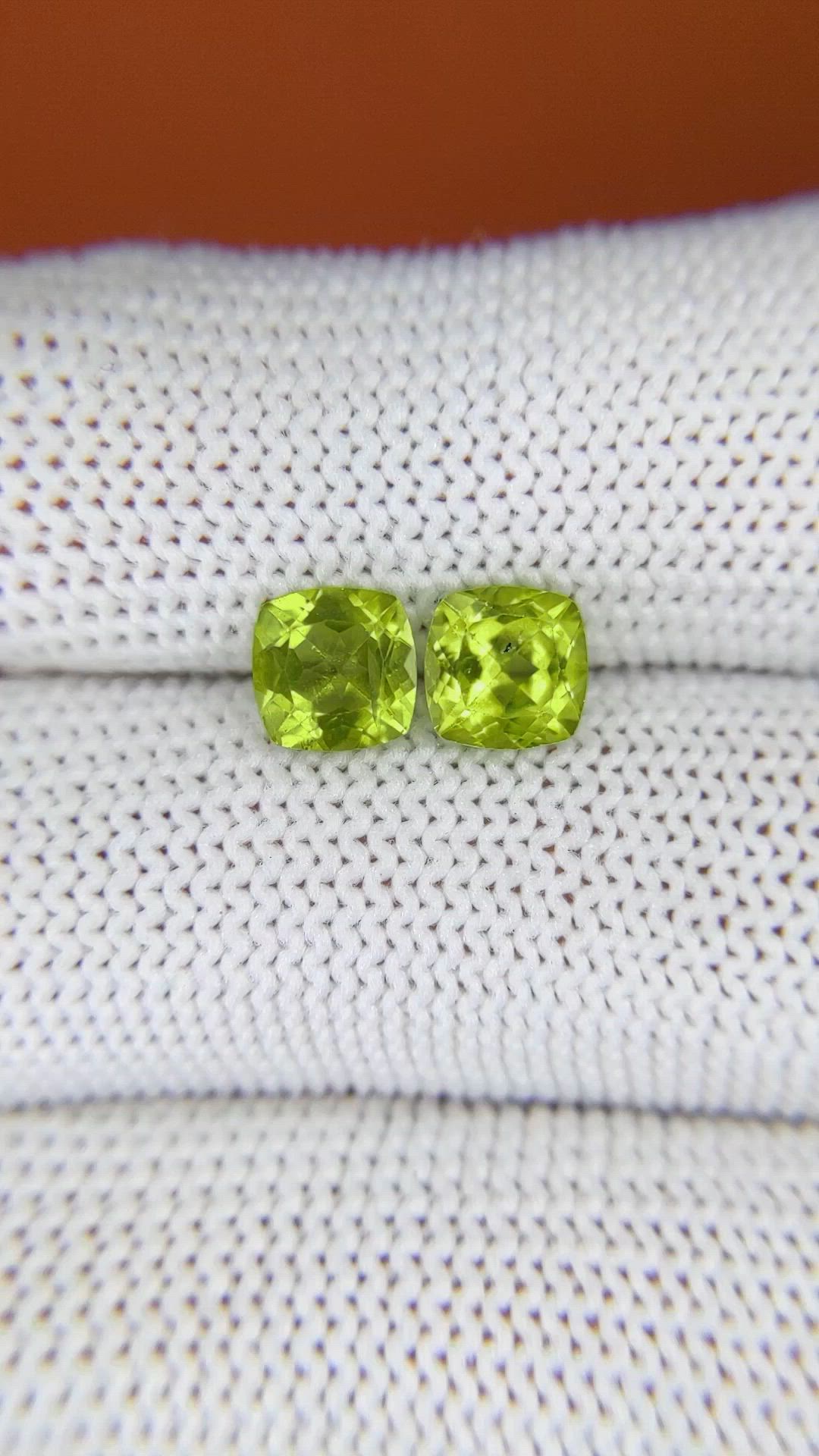 2.18&nbsp;Ct.Tw.Total Carat Weight Green (Lime Green) Peridot Pair from Ceylon (Sri Lanka) Size Video