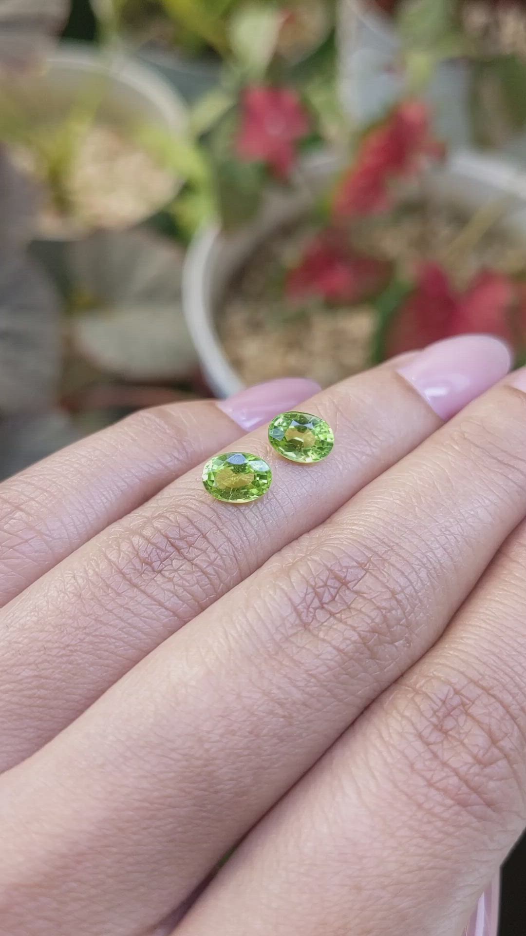 1.86&nbsp;Ct.Tw.Total Carat Weight Green (Lime Green) Peridot Pair from Pakistan Size Video